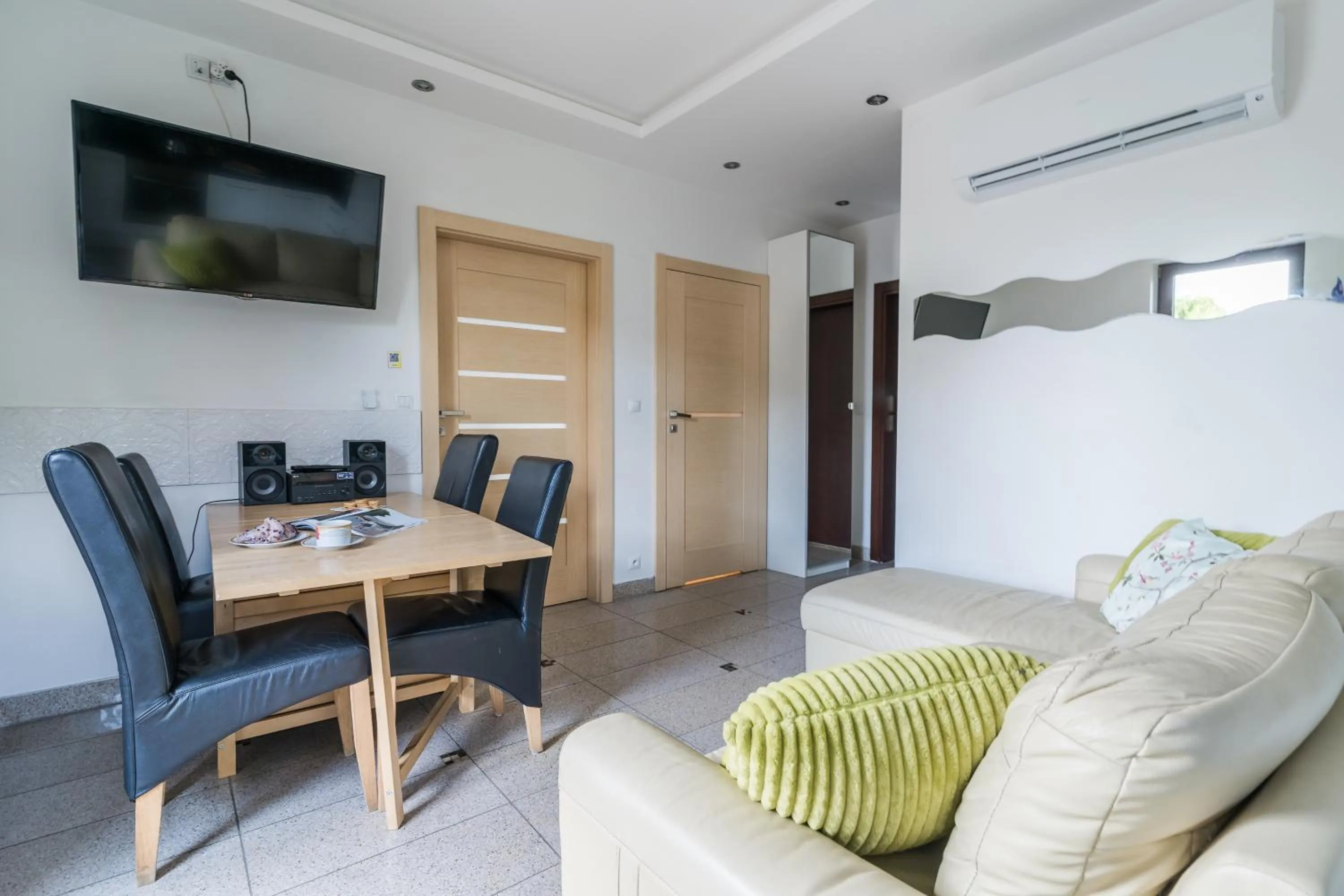 TV and multimedia in Rezydencja Wind Rose - luxury ApartHotel Gdansk