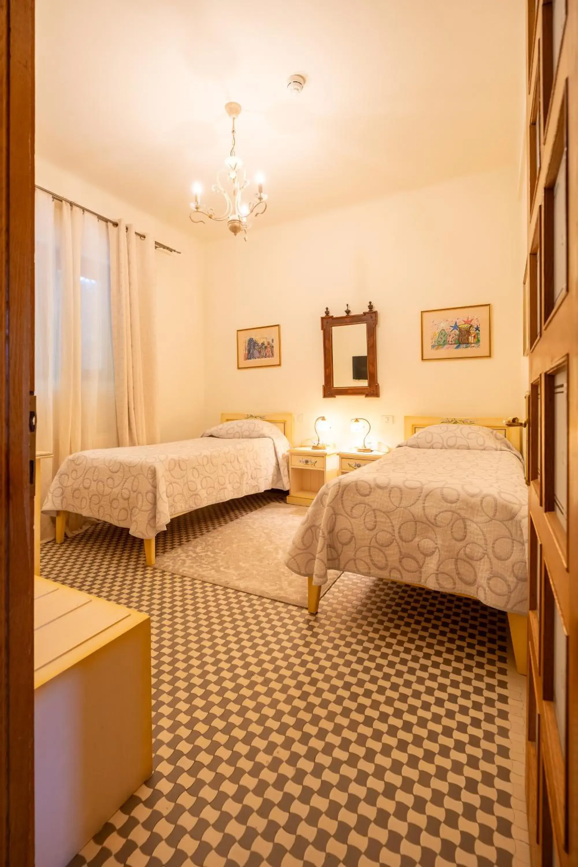 Twin Room upper floors no elevator in Pensiunea Casa Cranta Twin Room upper floors no elevator in Pensiunea Casa Cranta