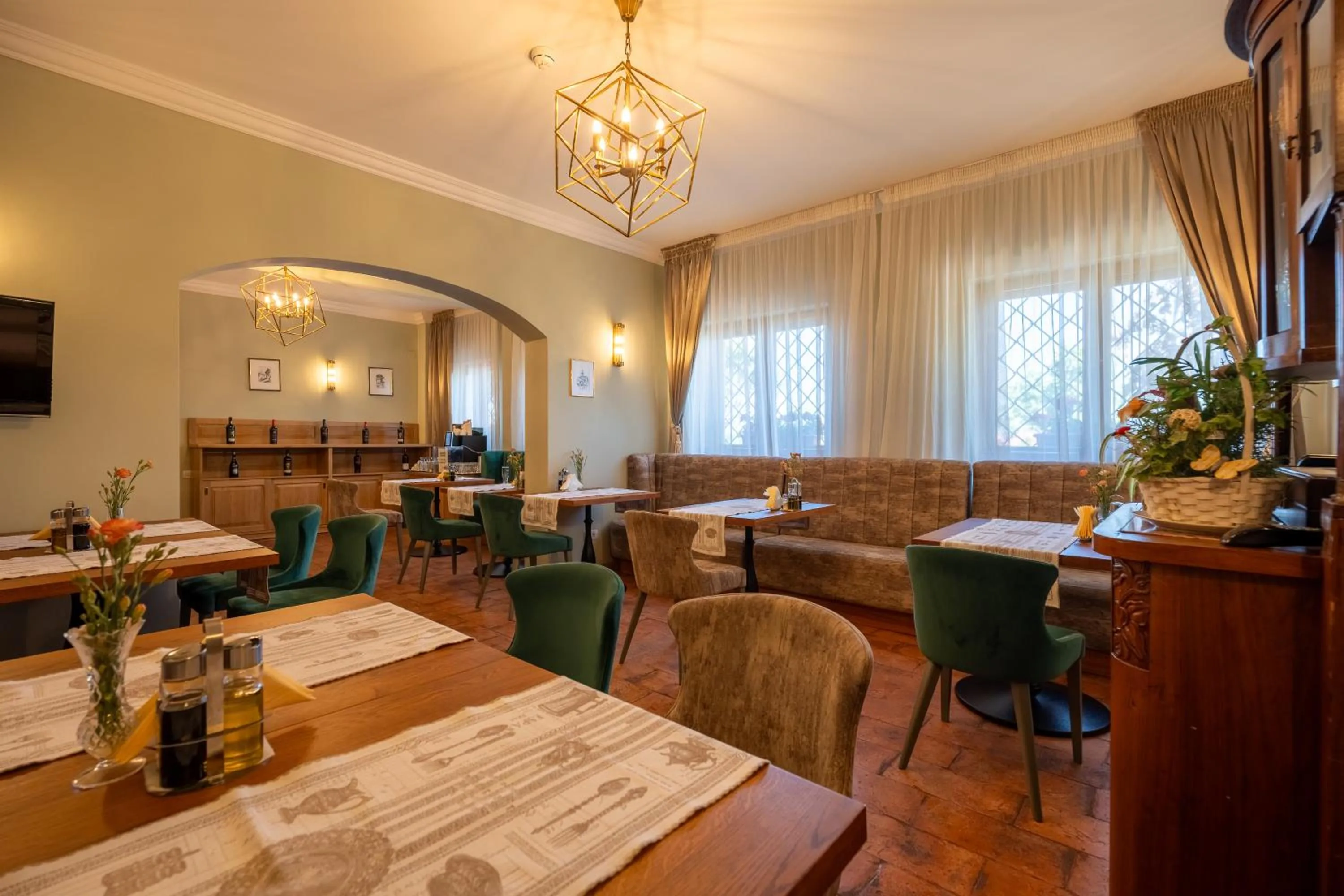 Restaurant/places to eat in Pensiunea Casa Cranta