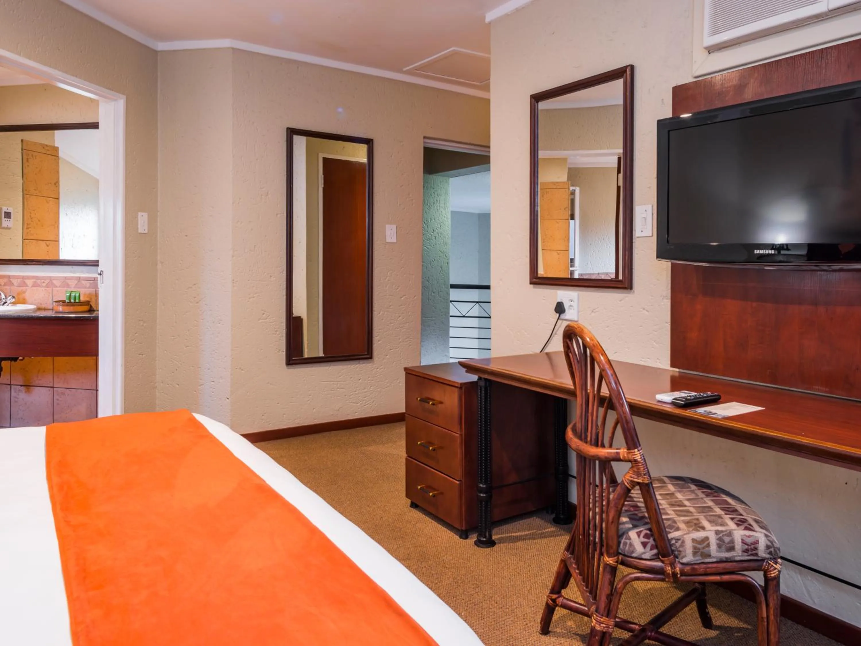 Bathroom, Bed in aha Kopanong Hotel & Conference Centre