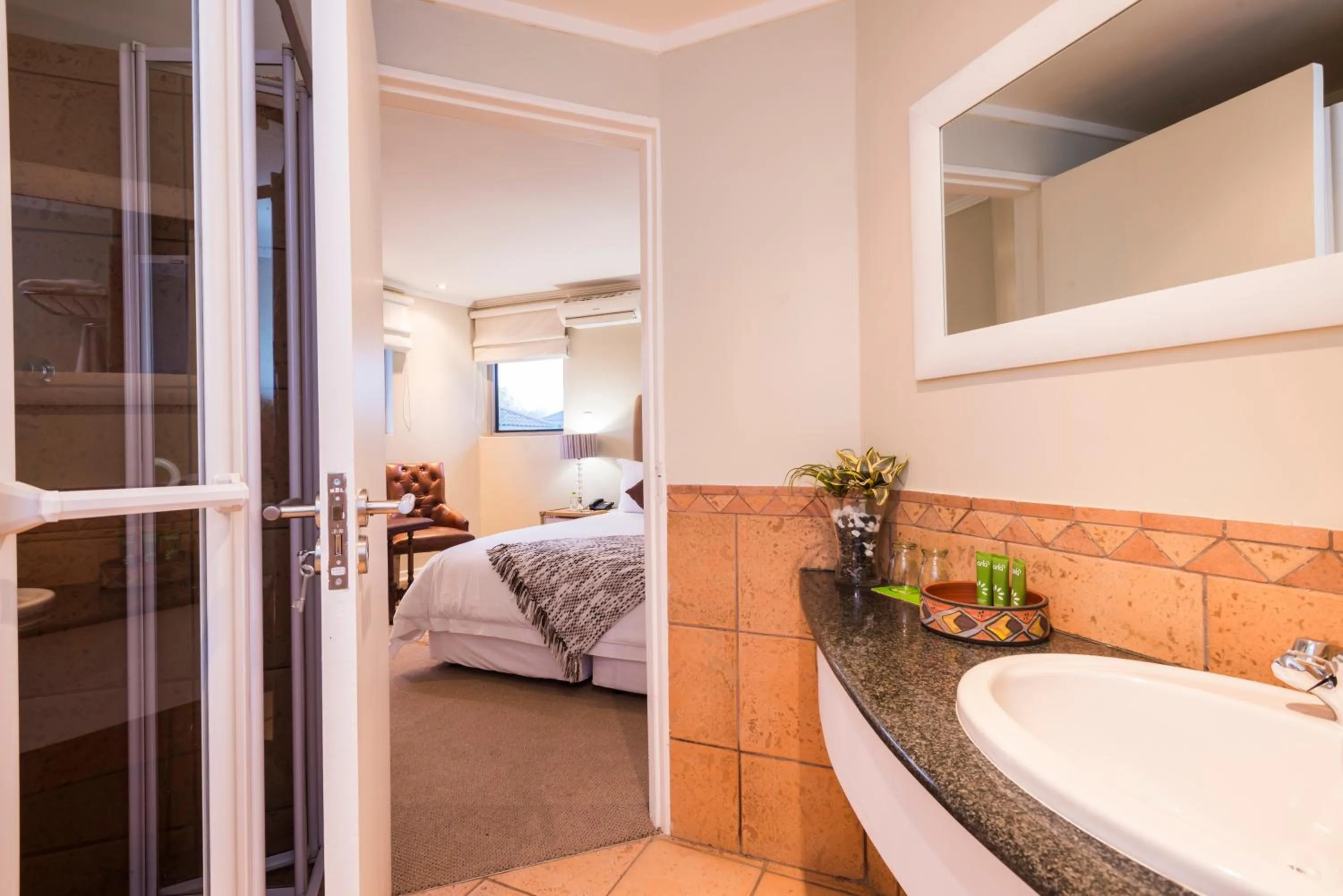 Bathroom, Bed in aha Kopanong Hotel & Conference Centre