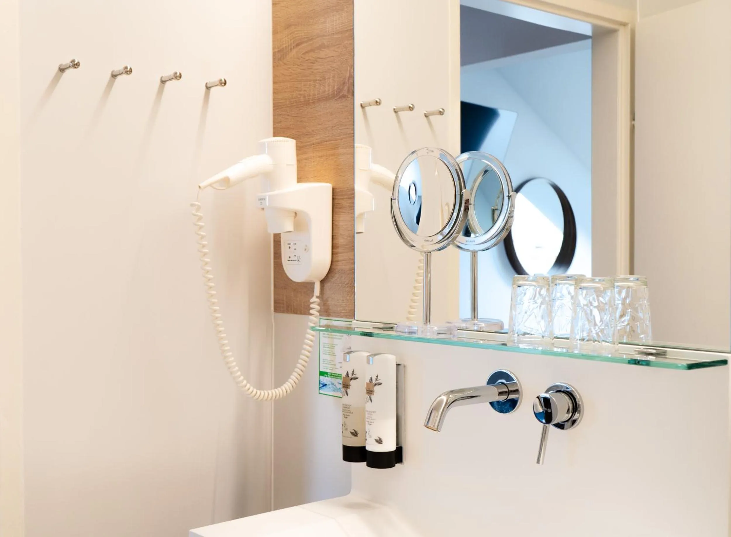 Bathroom in Kracher Hotel Doppelzimmer - inklusive Pool