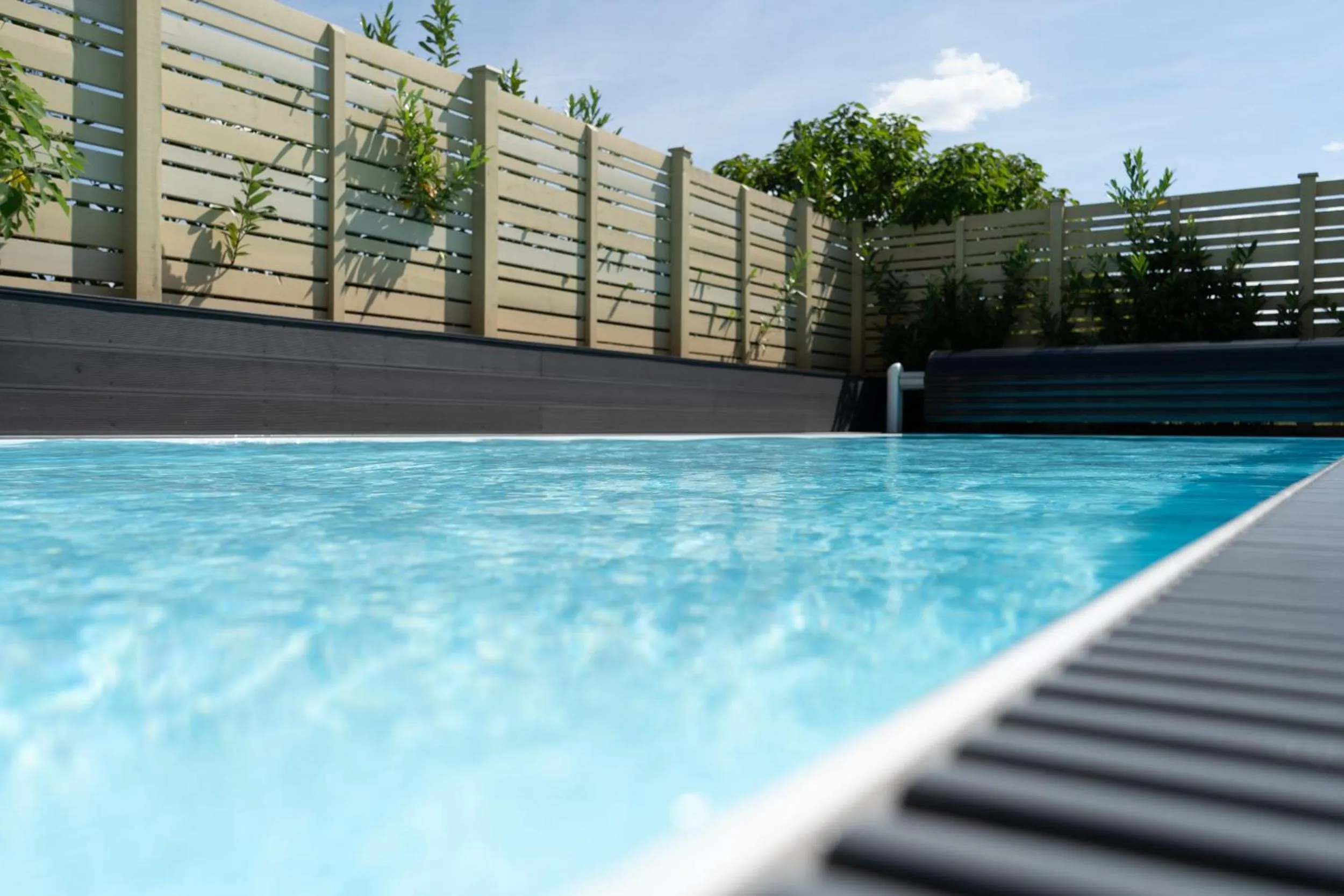 Pool view in Kracher Hotel Doppelzimmer - inklusive Pool