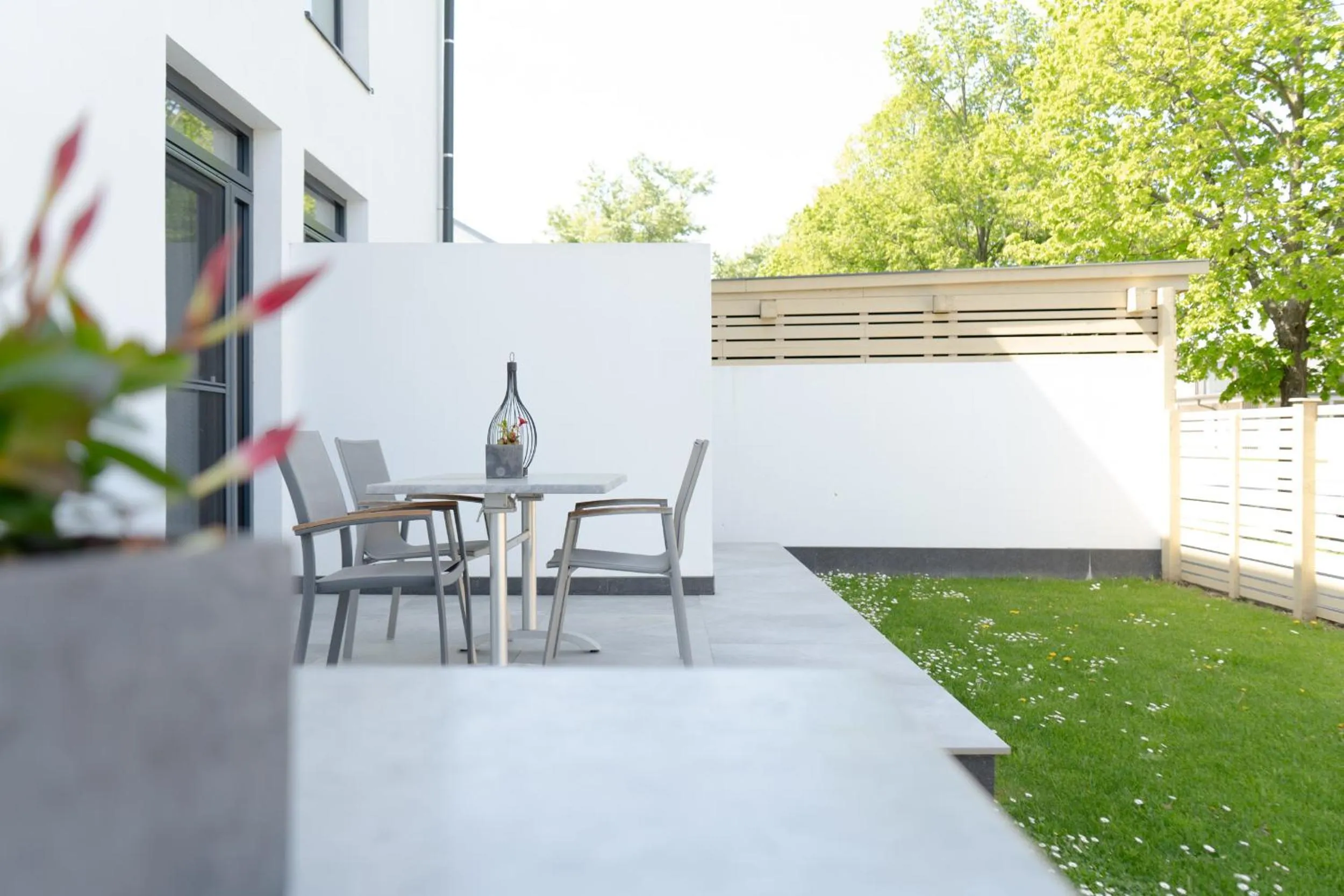 Property building in Kracher Hotel Doppelzimmer - inklusive Pool