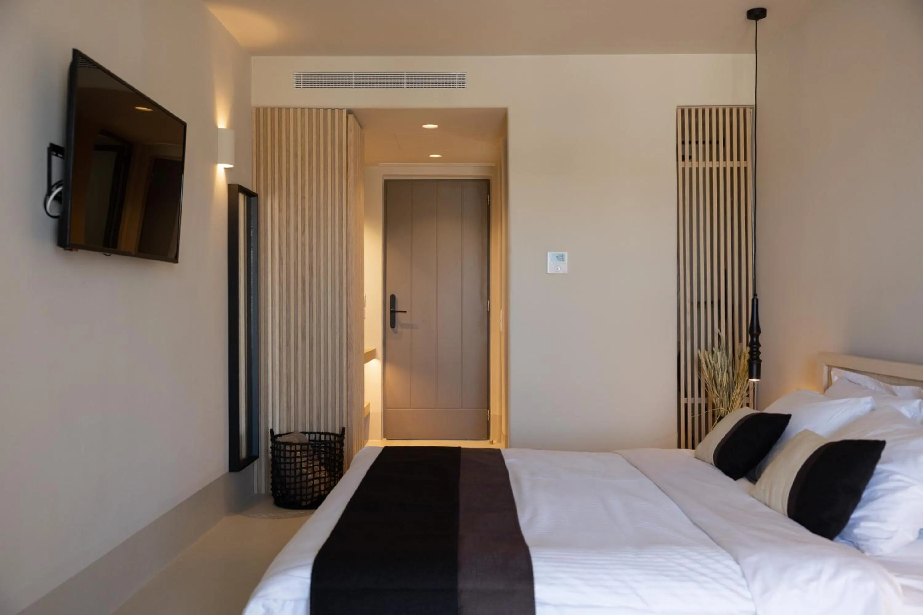 Photo of the whole room, Bed in Nimbus Lumen