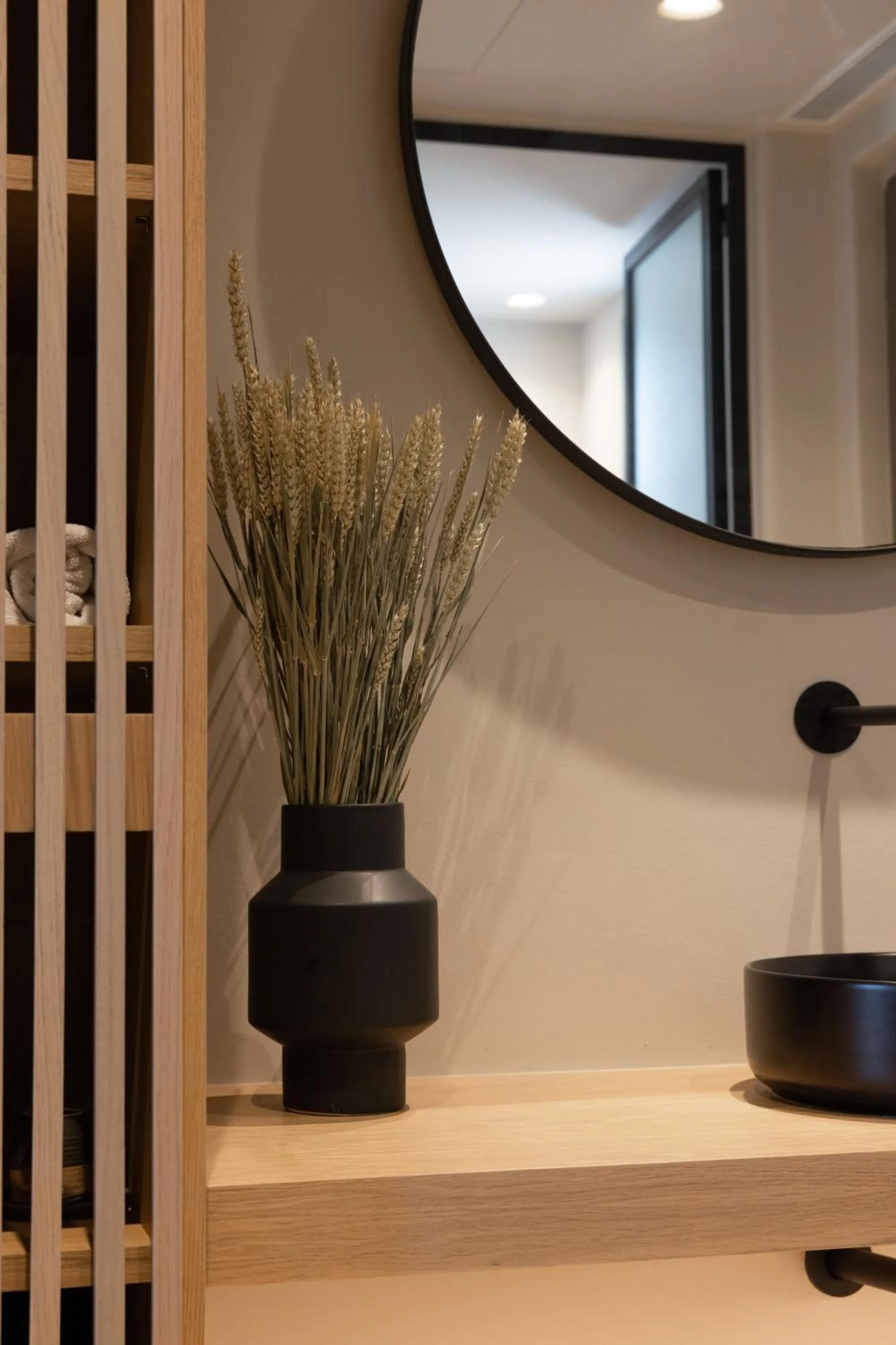 Decorative detail in Nimbus Lumen