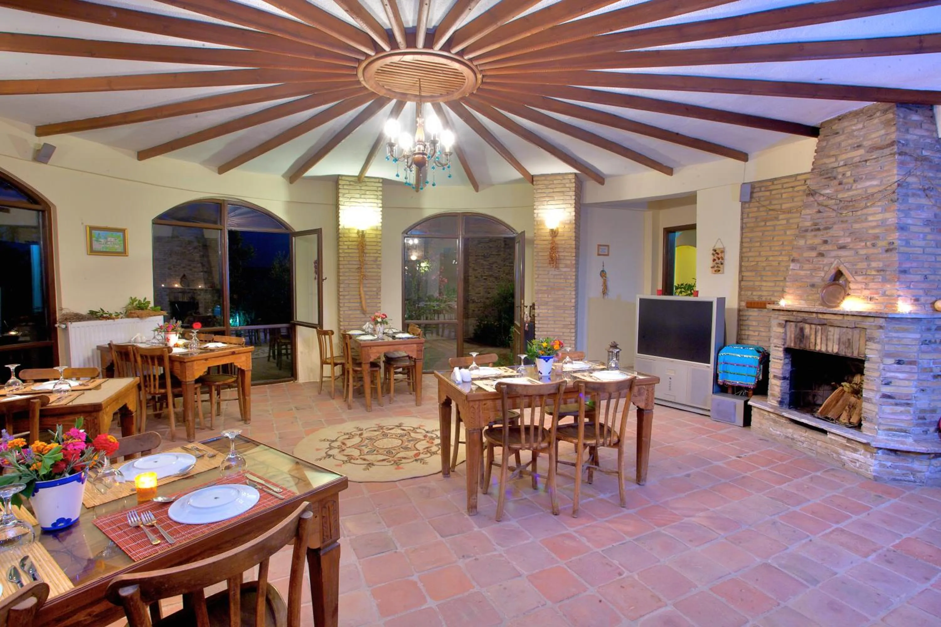 Restaurant/places to eat in Efes Butik Otel