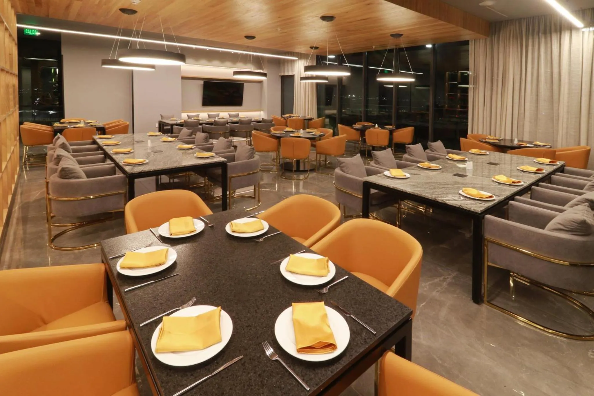 Restaurant/places to eat in Holiday Inn & Suites - Mexico Felipe Angeles Airport by IHG