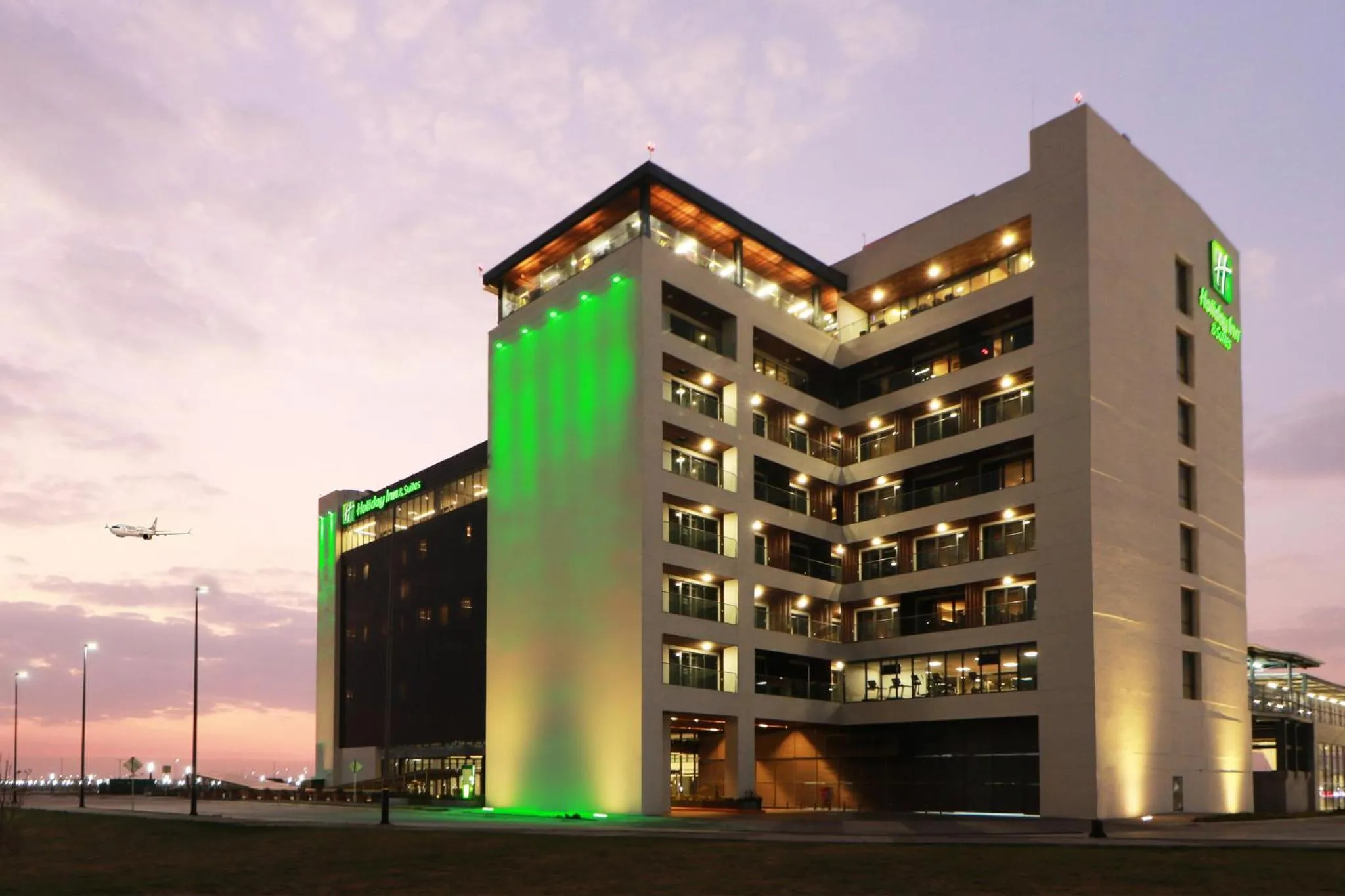 Property building in Holiday Inn & Suites - Mexico Felipe Angeles Airport by IHG