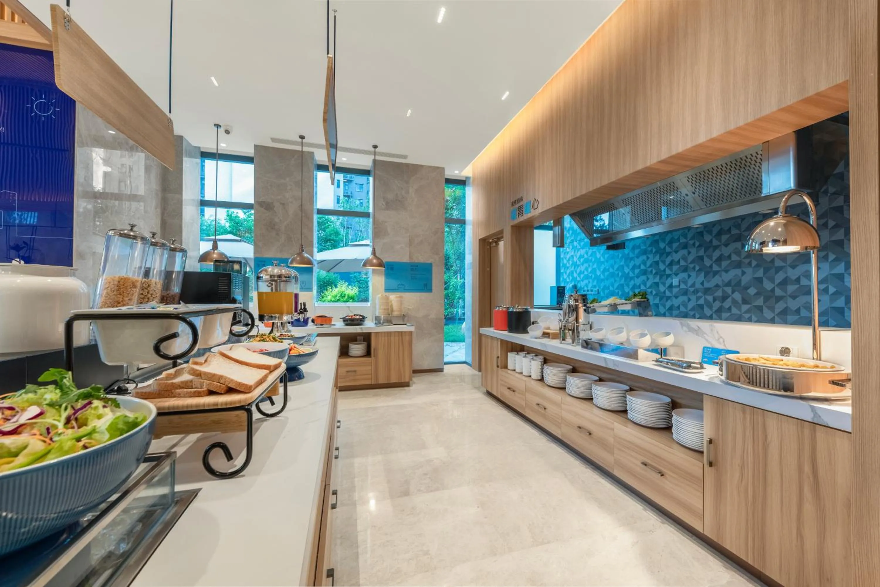 Breakfast, Kitchen/Kitchenette in Holiday Inn Express Changchun Ecological Square, an IHG Hotel