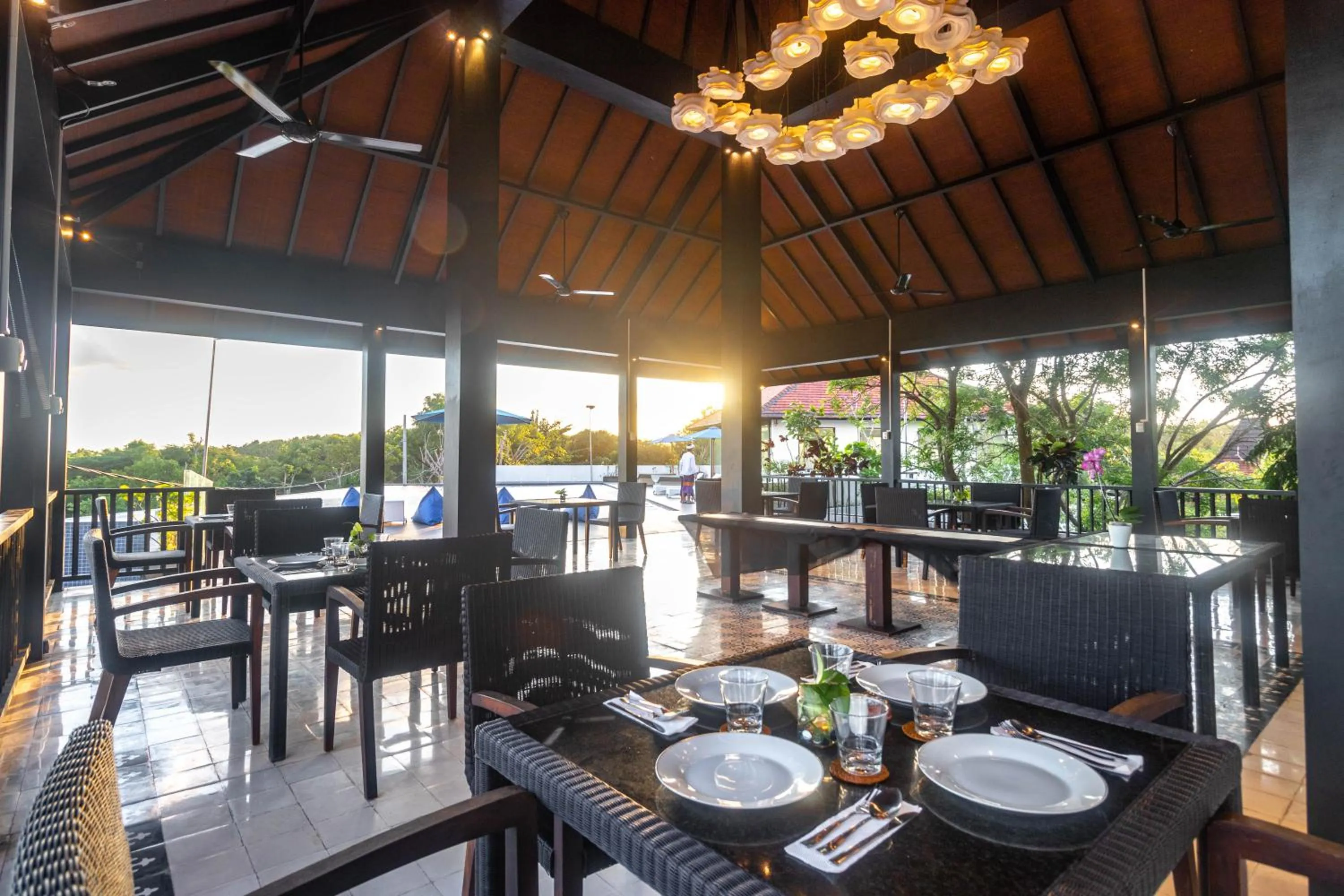 Restaurant/places to eat in Surya Melasti Beach Villa