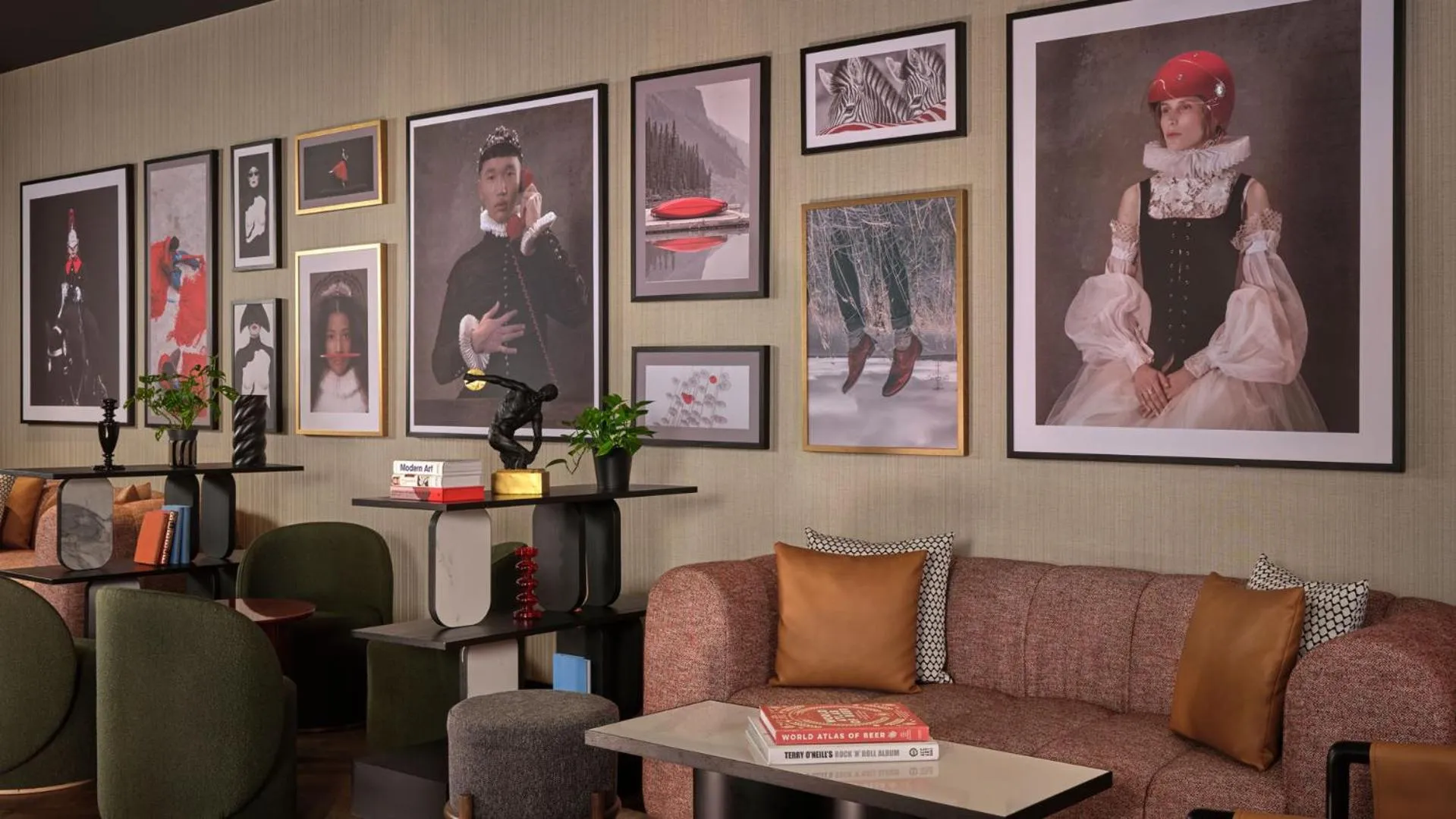 Lounge or bar in Radisson RED Belgrade