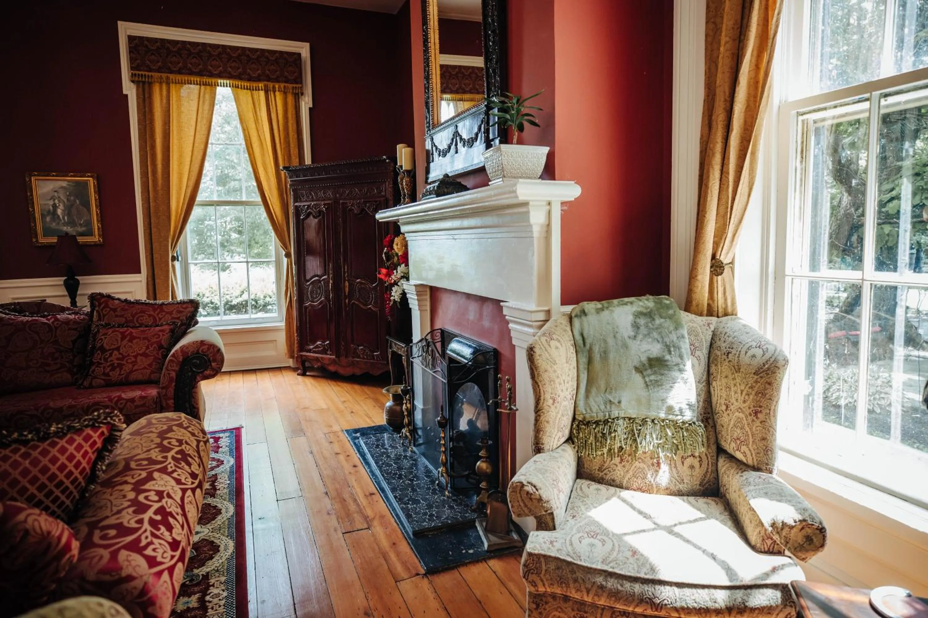 Living room in Maple Hill Manor Bed & Breakfast