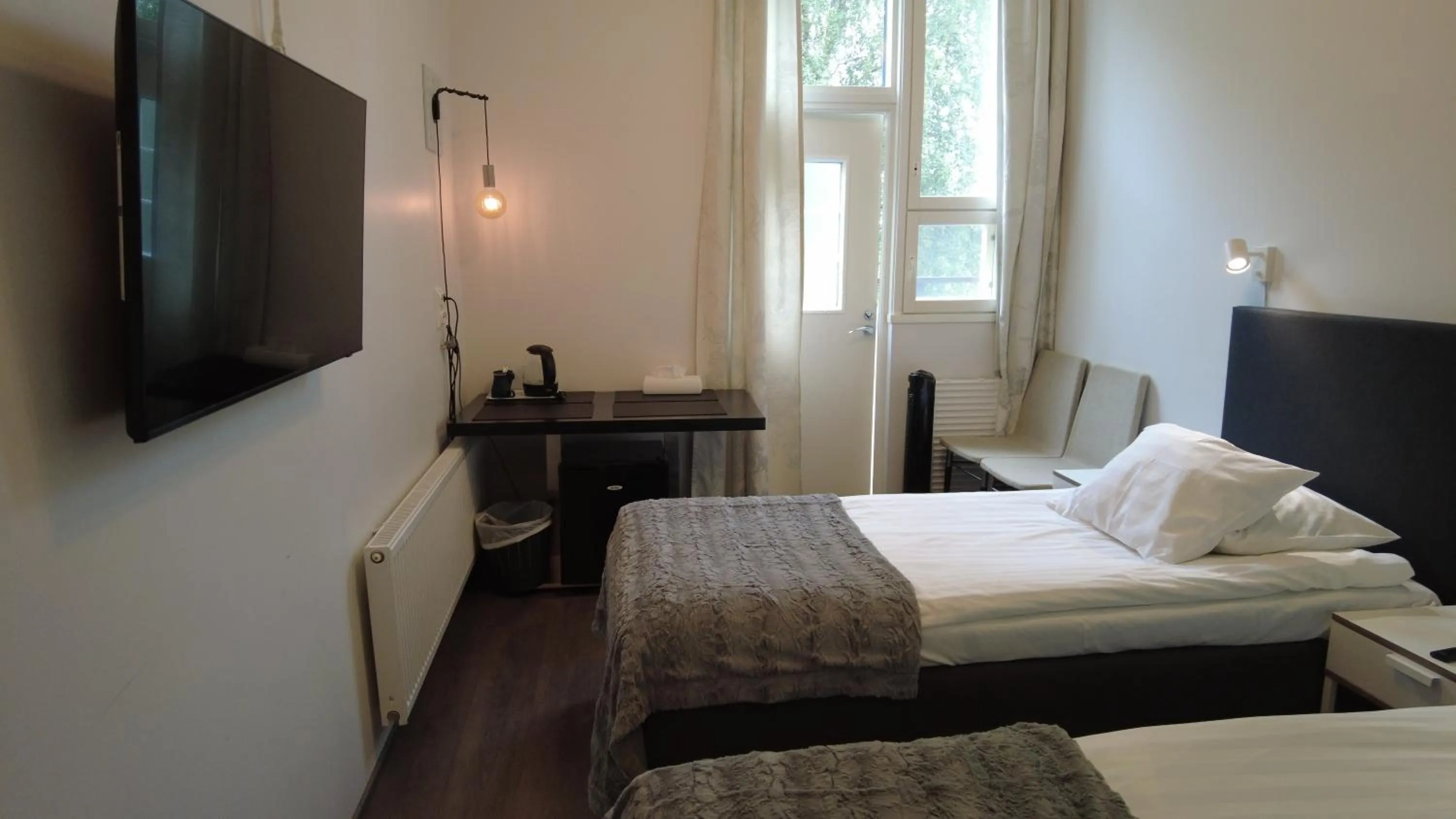 Photo of the whole room, Bed in Lapin Satu