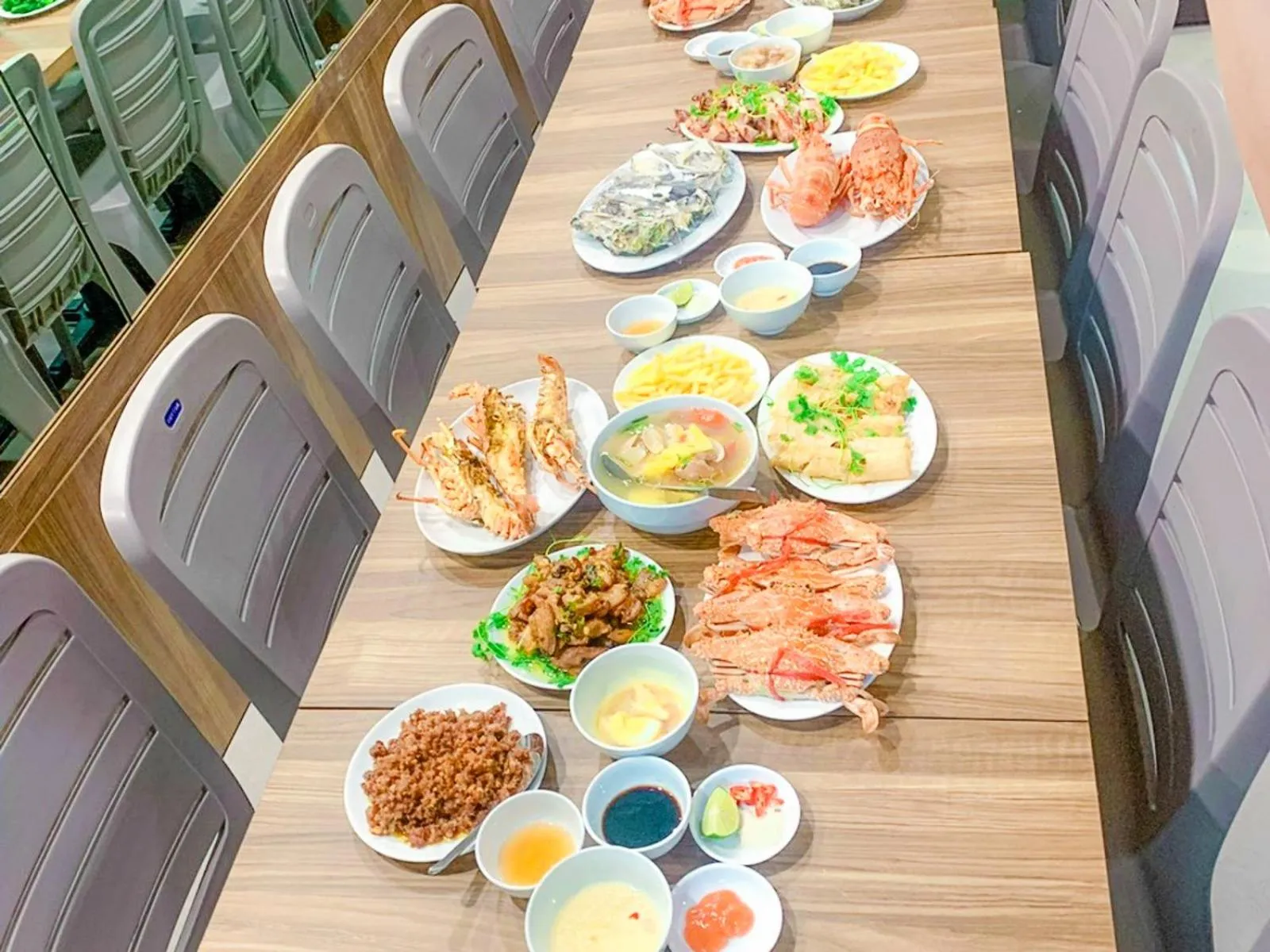 Food and drinks in Bai Chay Panda Hotel