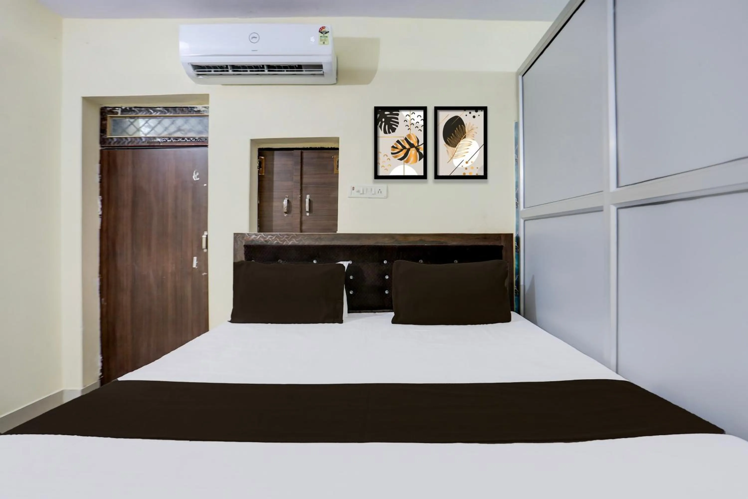 Bedroom in Hotel O SHRI DURGA HOTEL