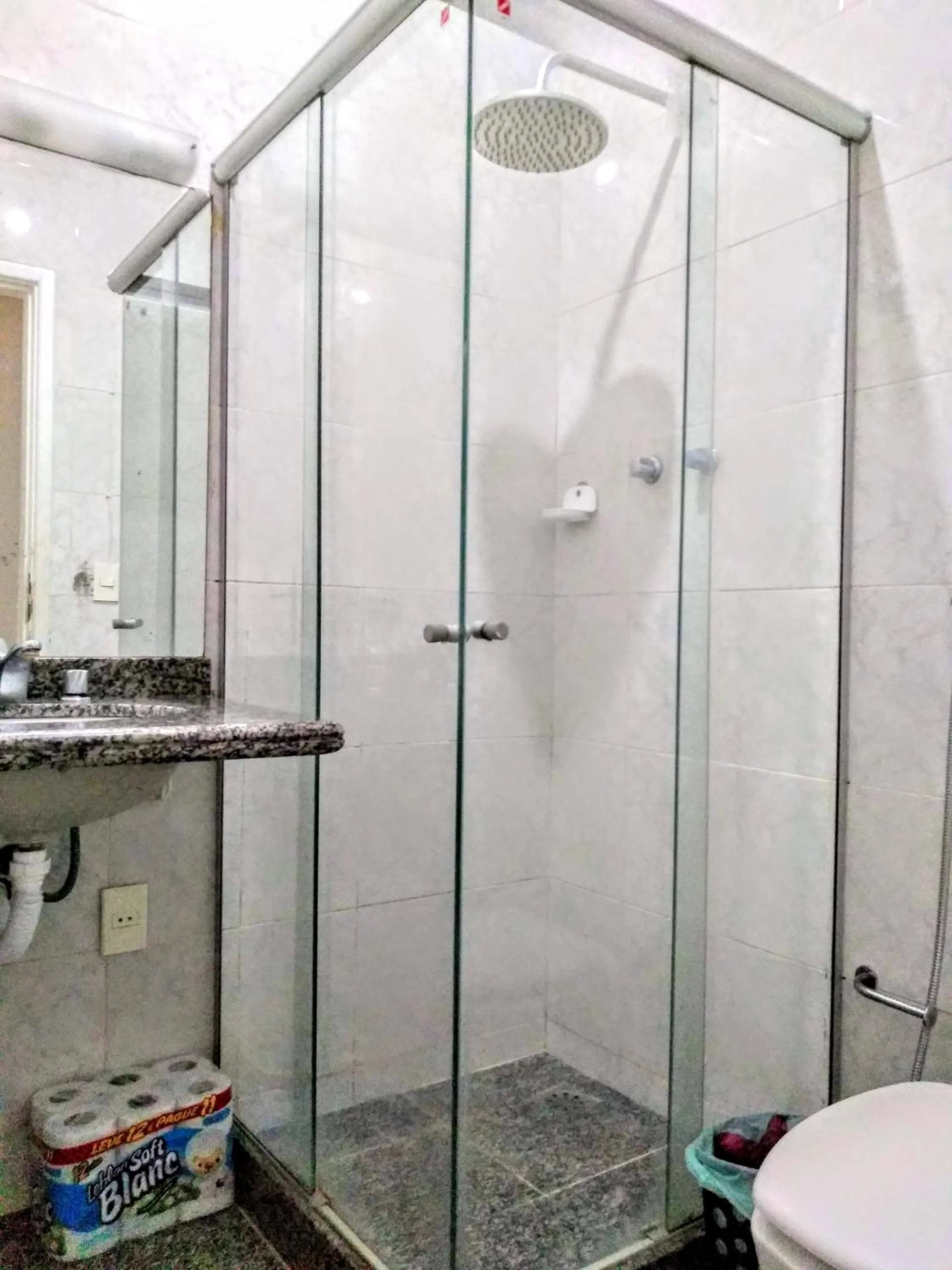 Bathroom in Copacabana 3 quartos ar cond a 2 qds da praia