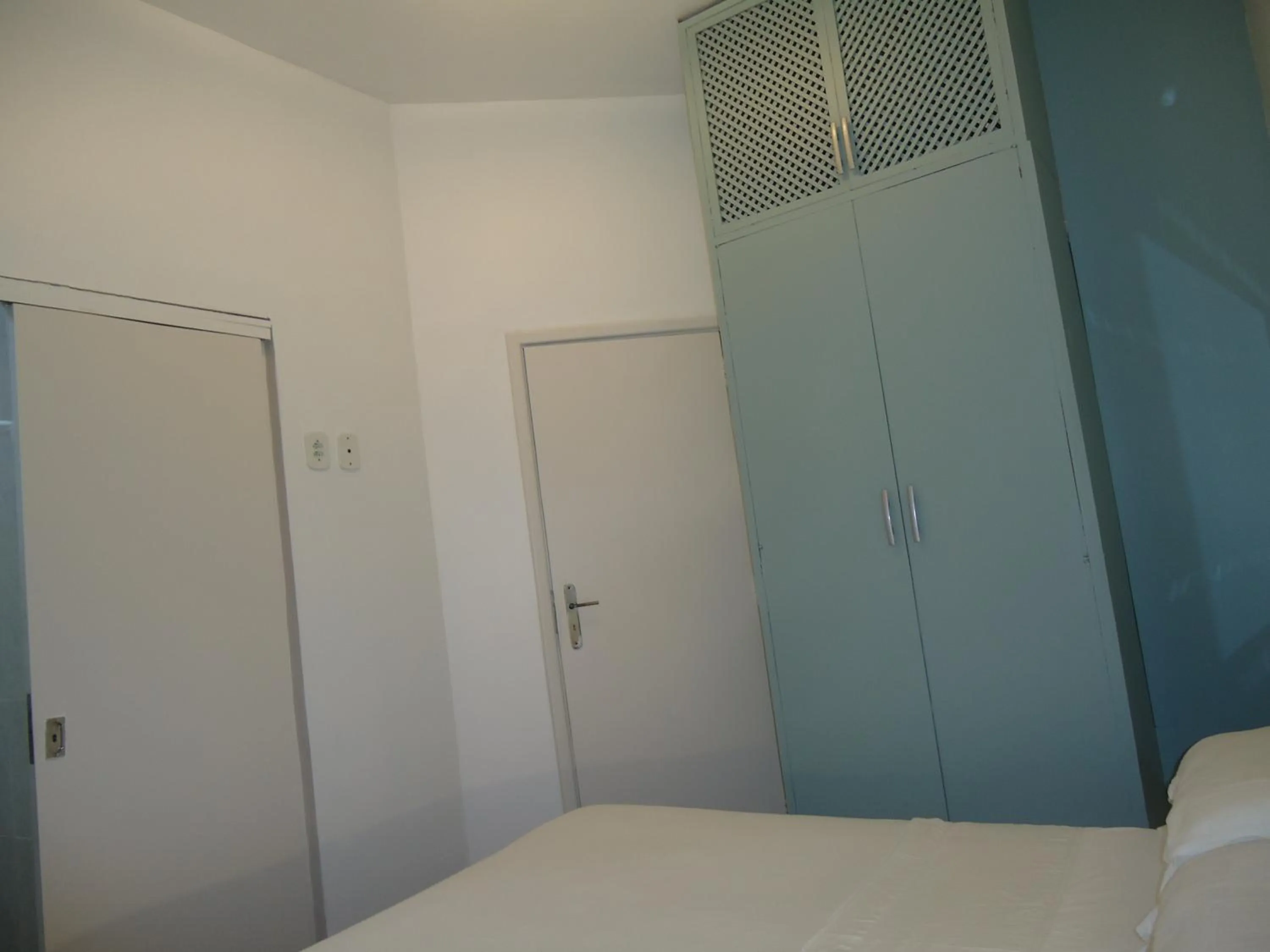 Photo of the whole room, Bed in Copacabana 3 quartos ar cond a 2 qds da praia