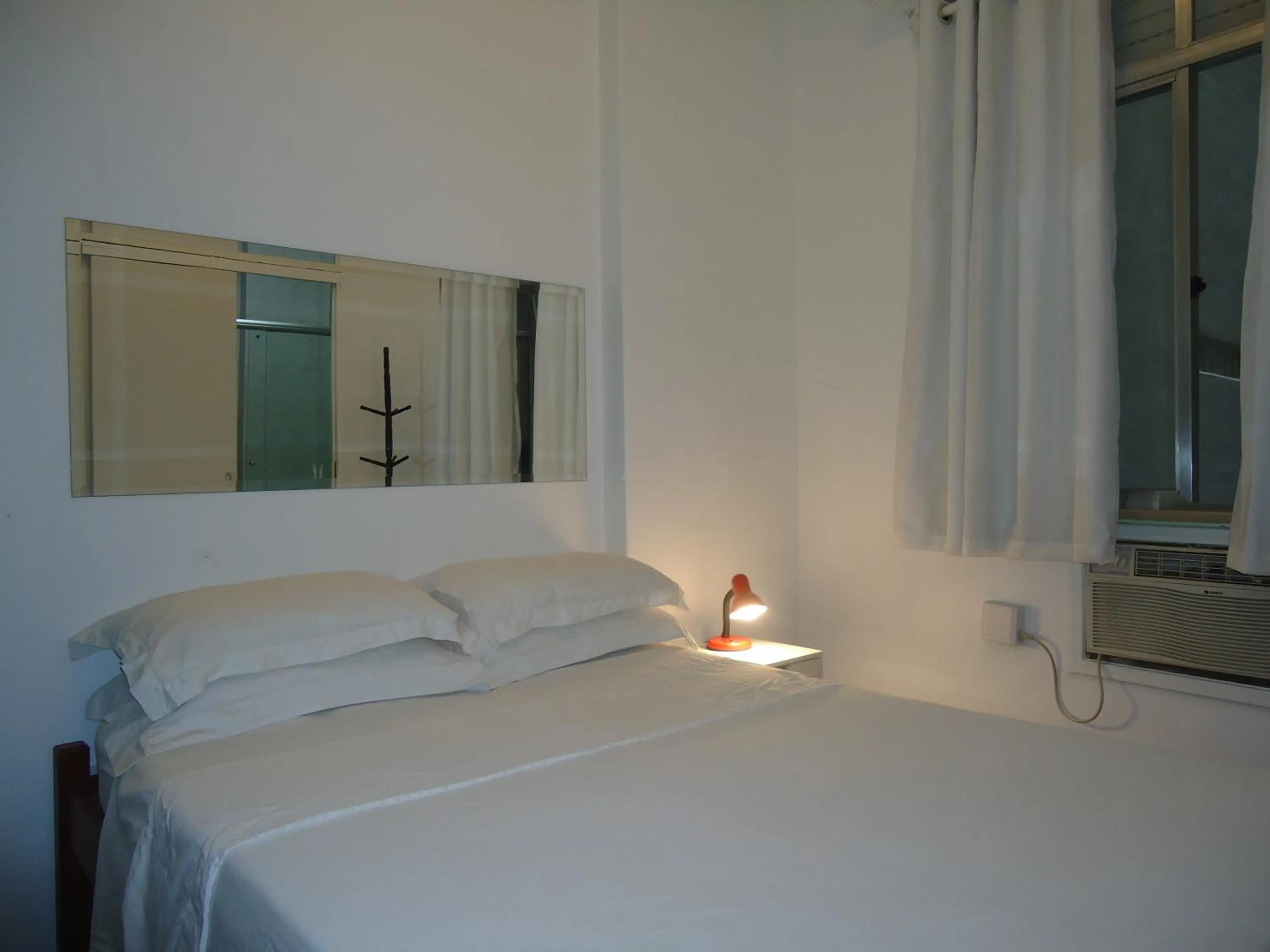 Bed in Copacabana 3 quartos ar cond a 2 qds da praia