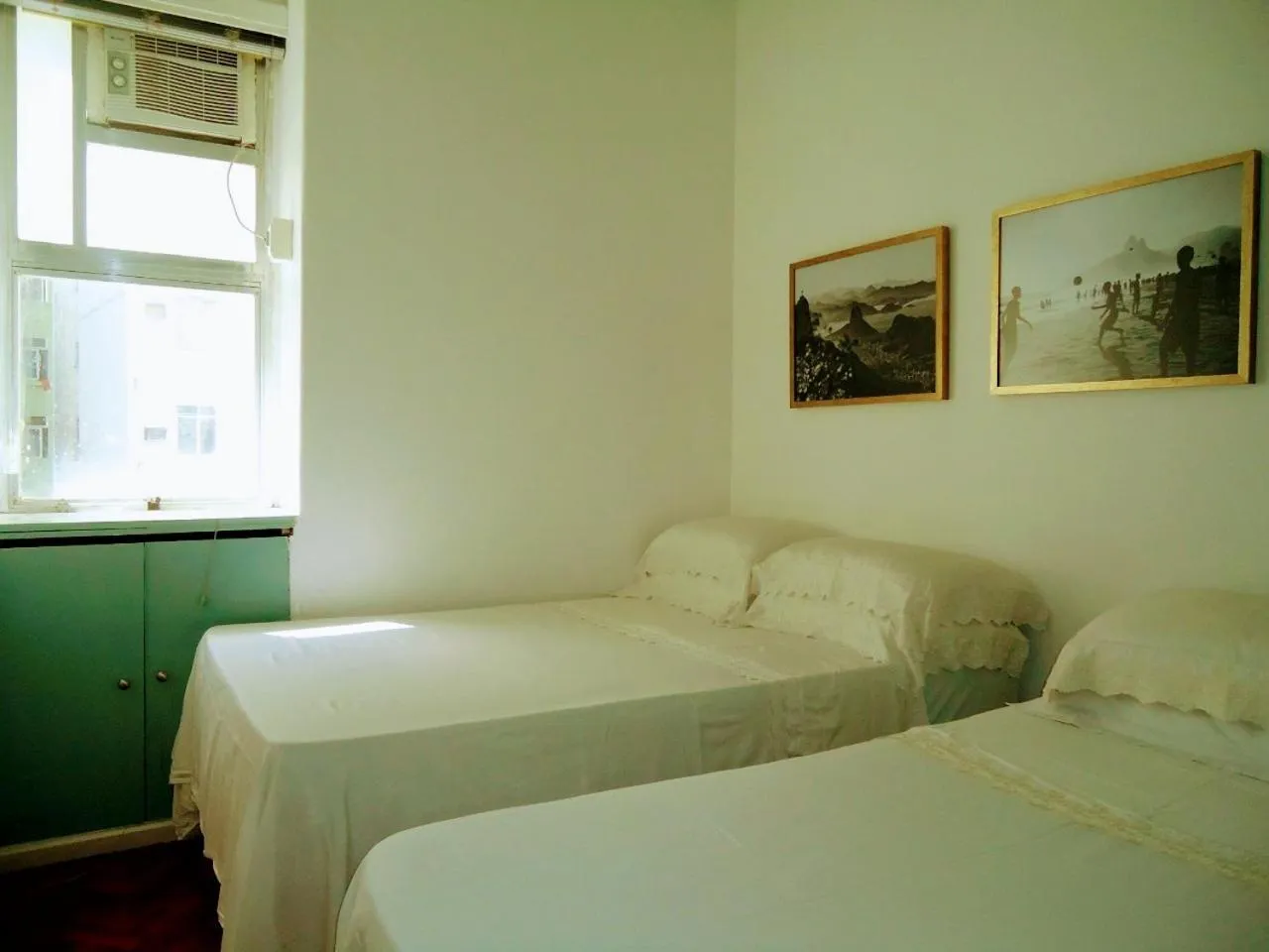 Photo of the whole room, Bed in Copacabana 3 quartos ar cond a 2 qds da praia