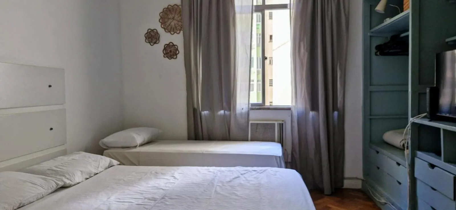 Bed in Copacabana 3 quartos ar cond a 2 qds da praia