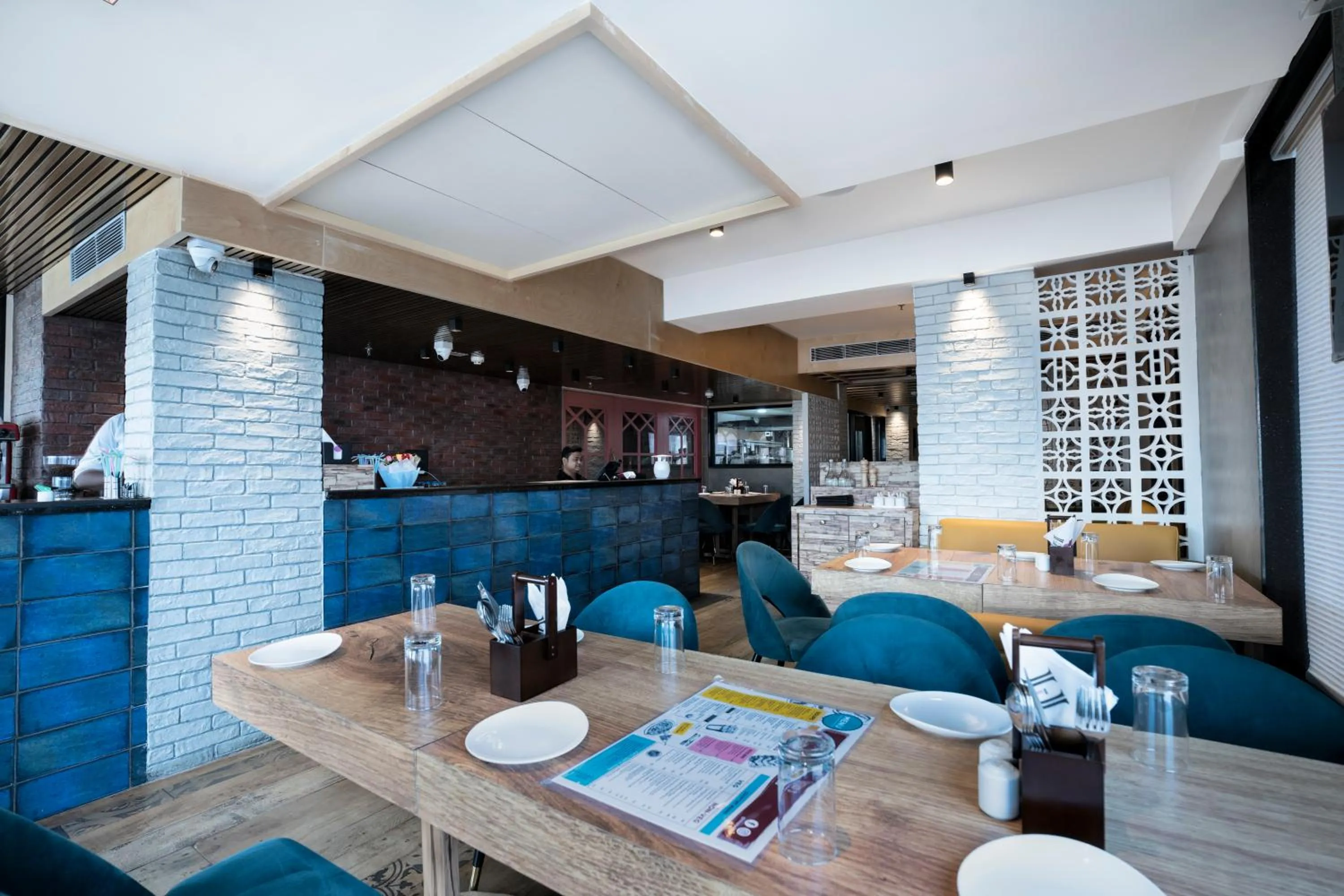 Restaurant/places to eat in Poiisse