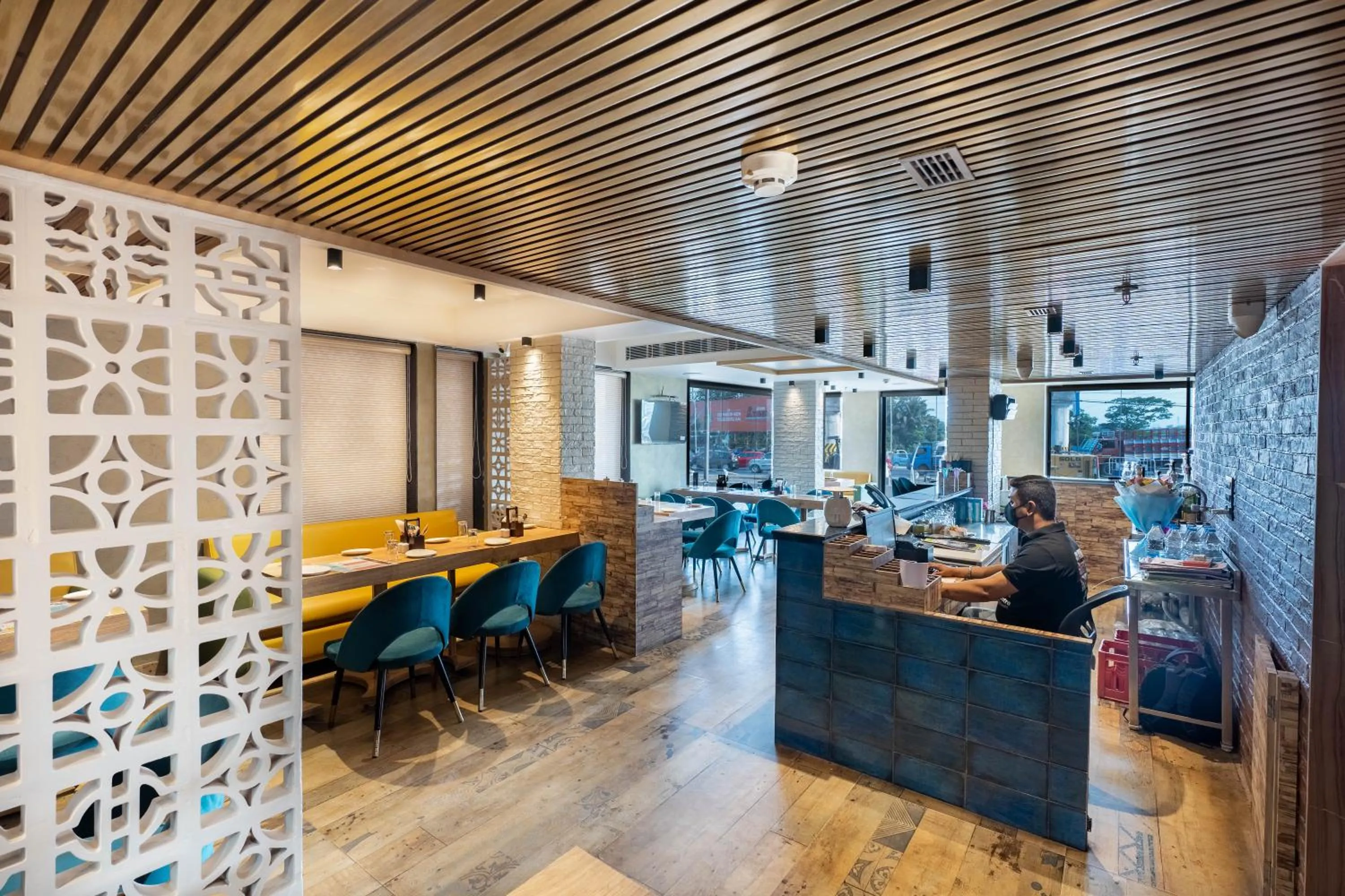 Restaurant/places to eat in Poiisse