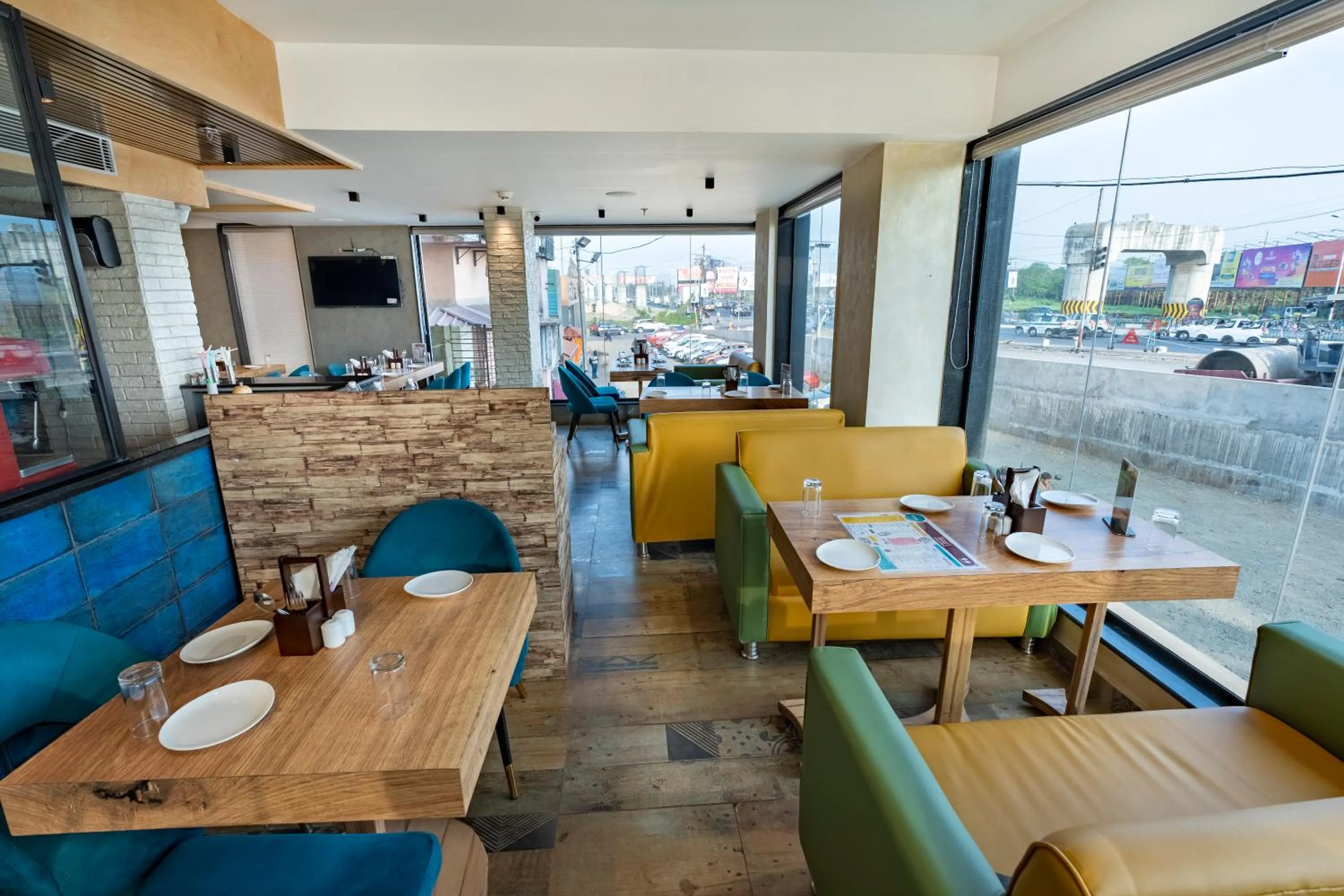 Restaurant/places to eat in Poiisse