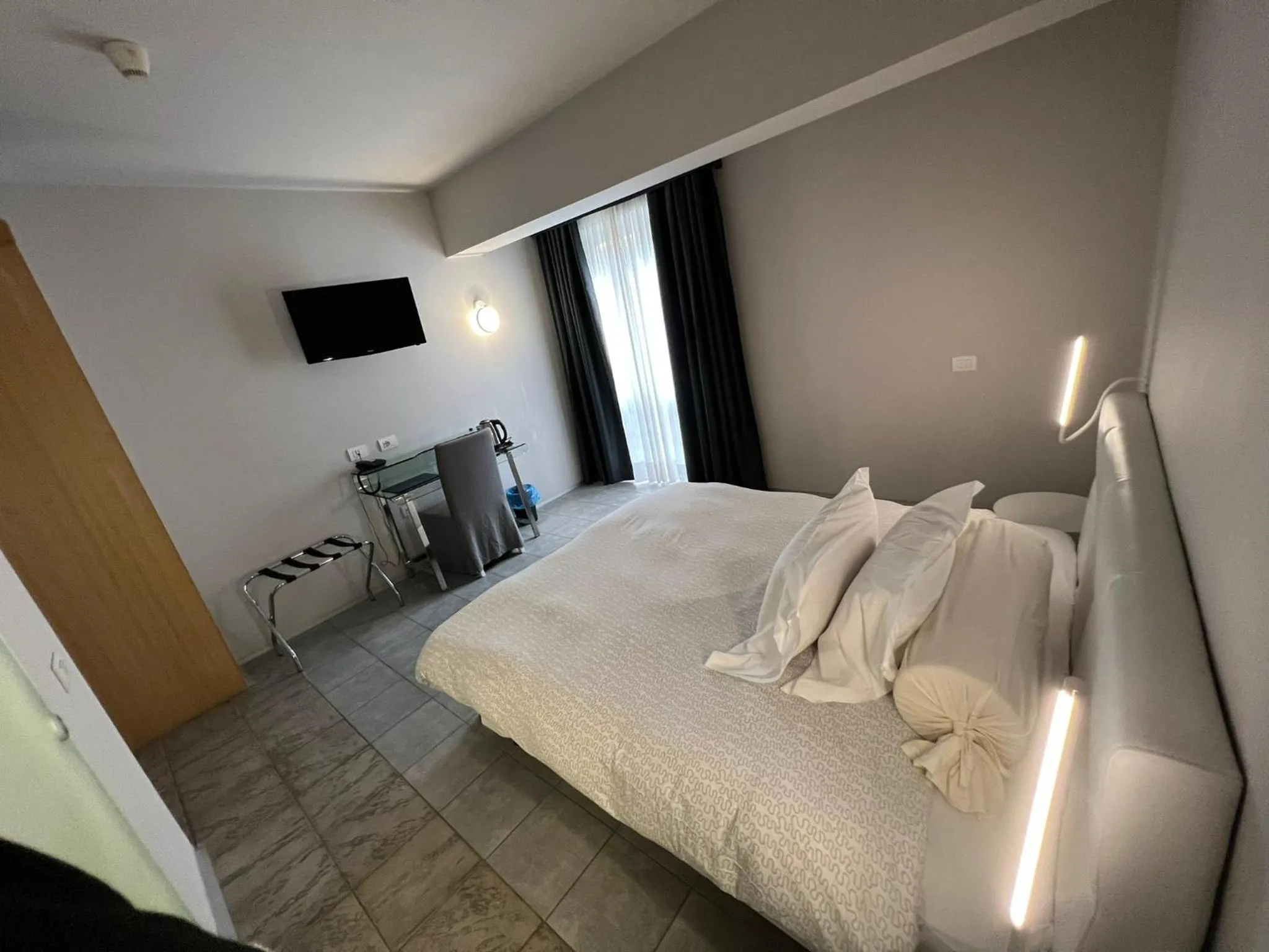 Photo of the whole room, Bed in hotel garni Santa Caterina