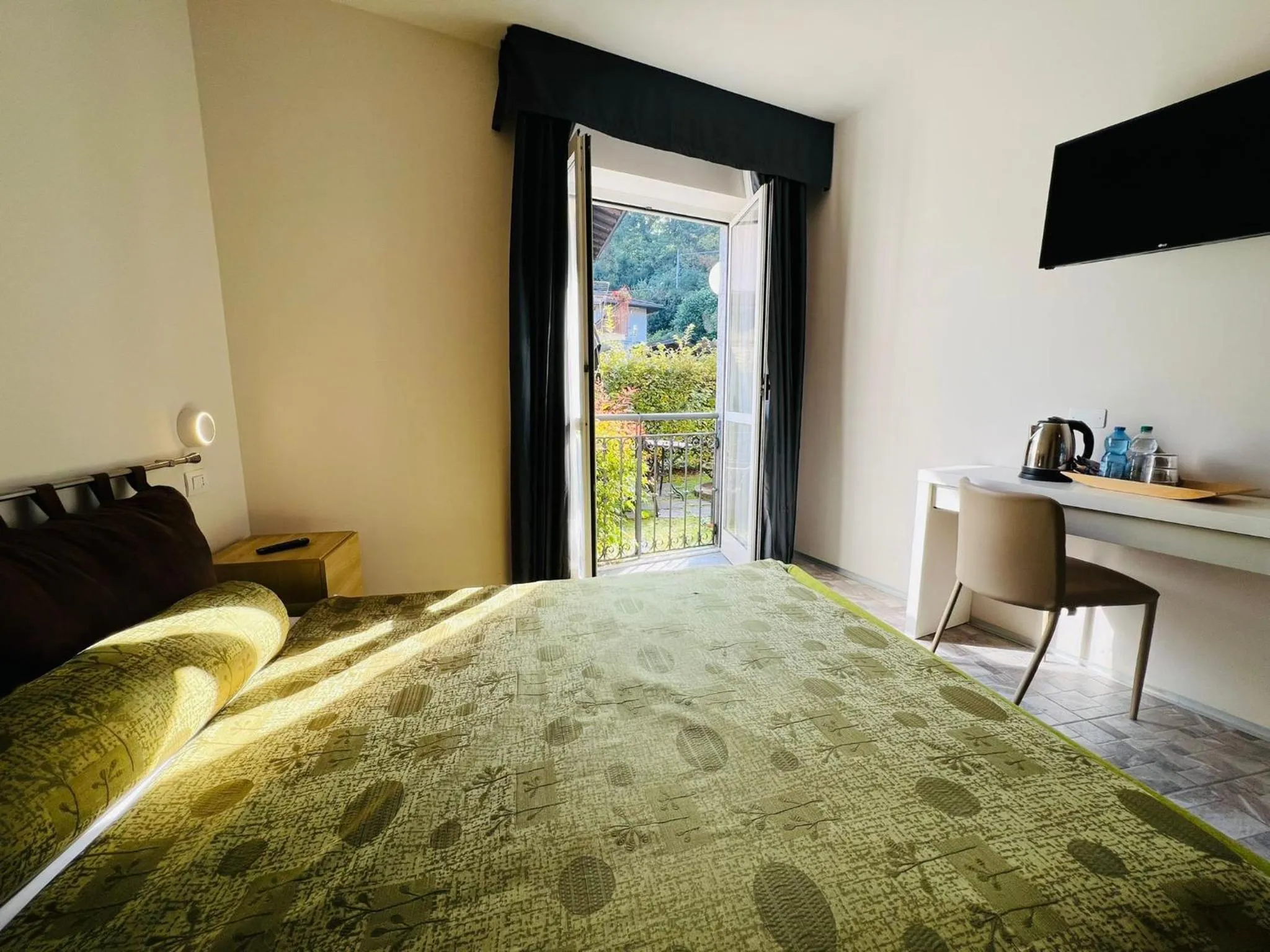 Bedroom, Bed in hotel garni Santa Caterina