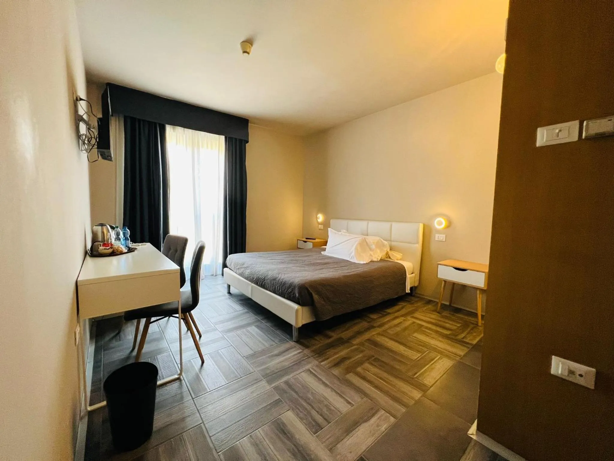 Photo of the whole room, Bed in hotel garni Santa Caterina