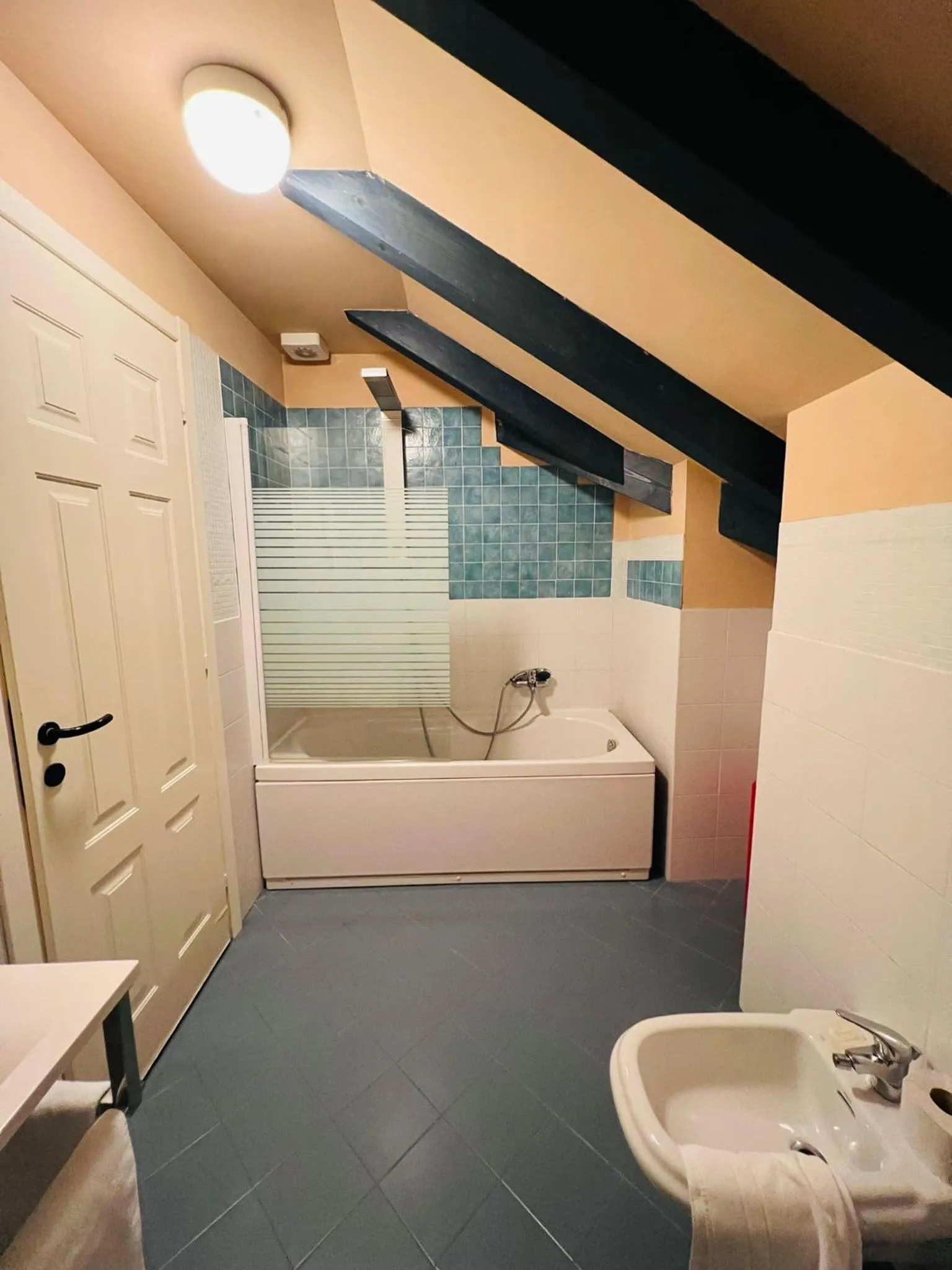 Bathroom in hotel garni Santa Caterina