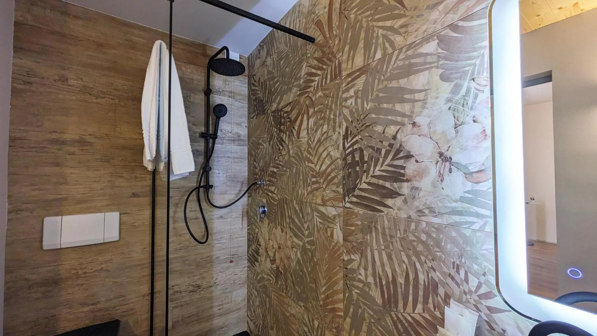 Shower in hotel garni Santa Caterina