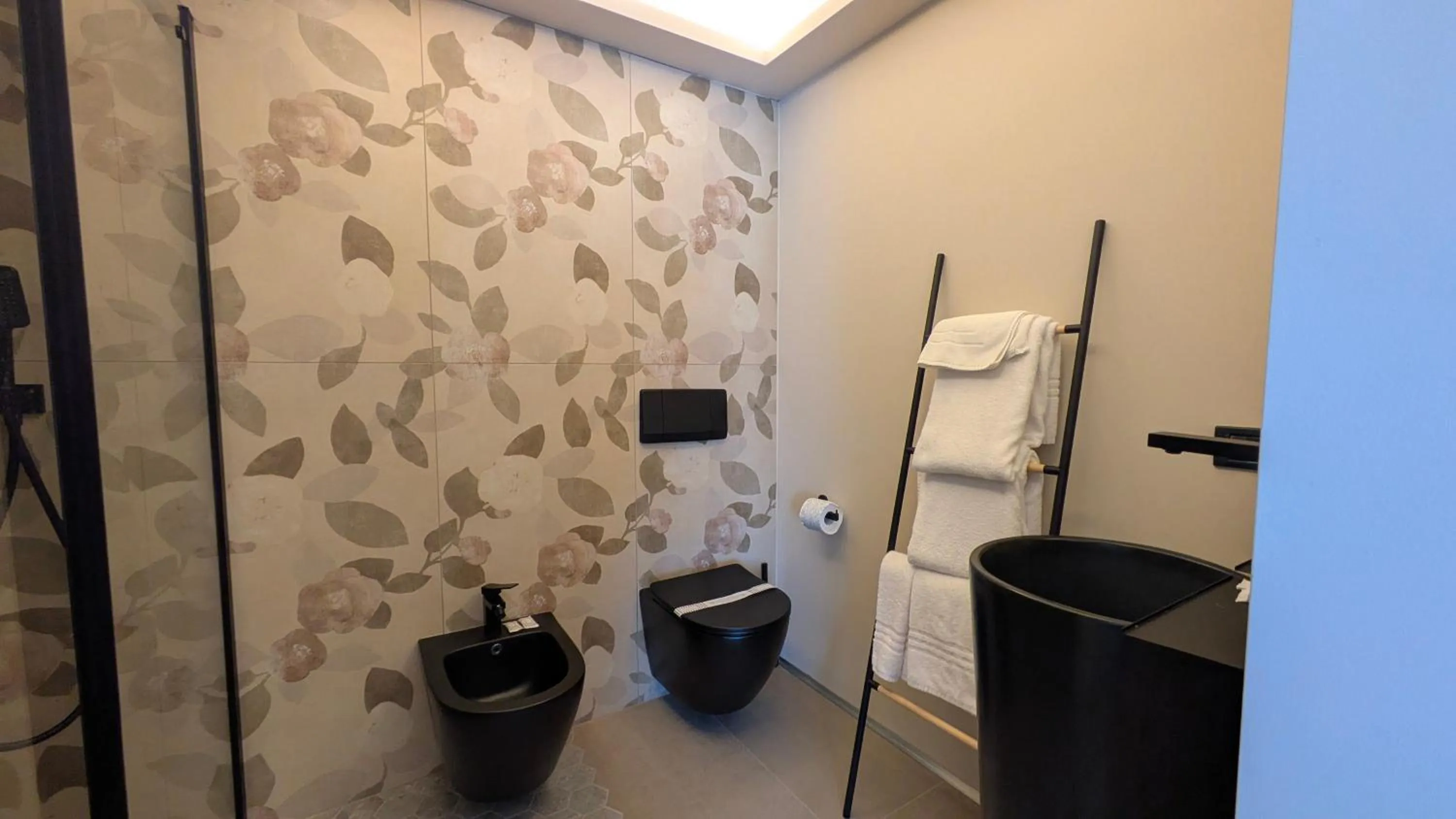 Bathroom in hotel garni Santa Caterina