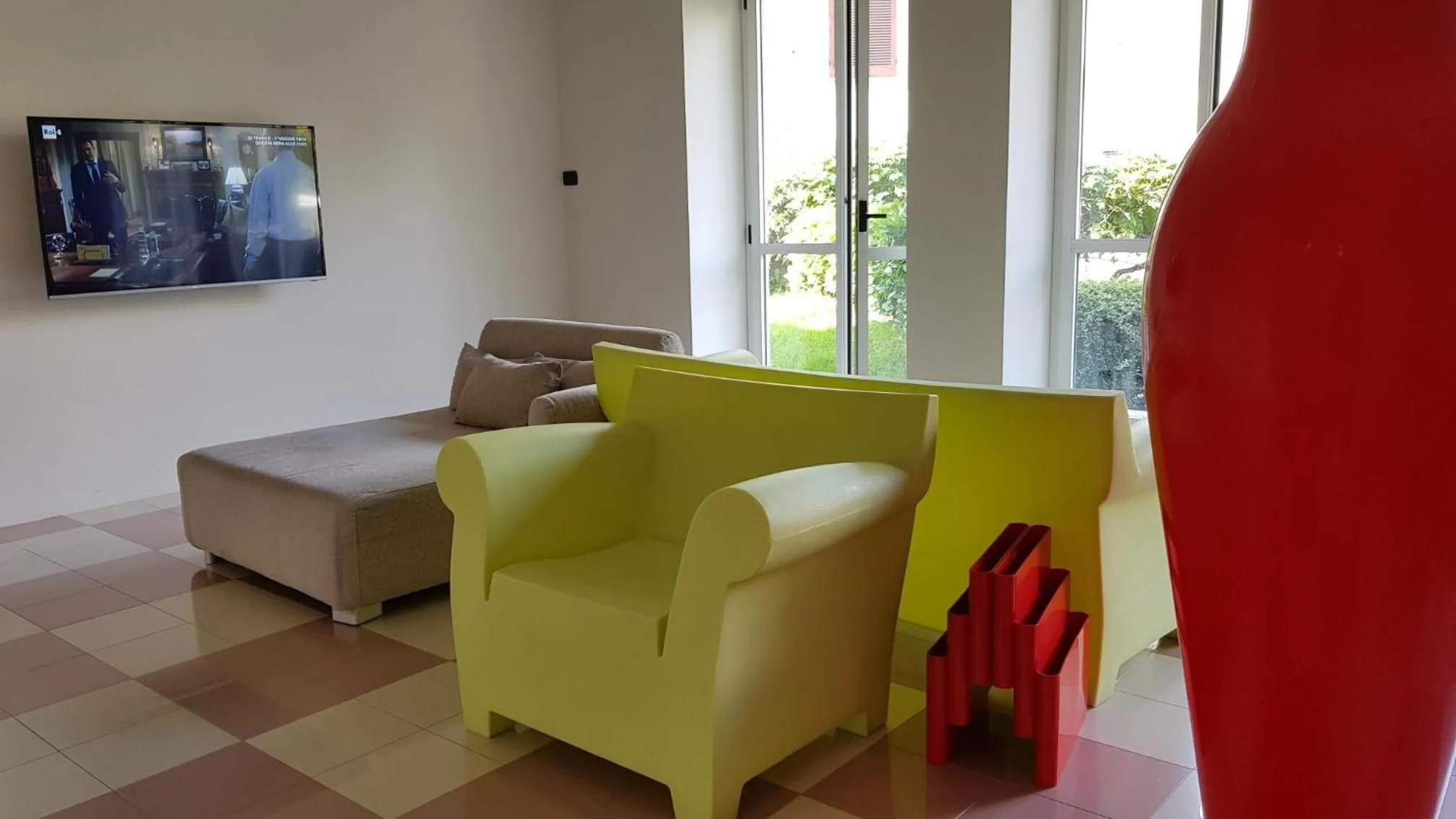 Communal lounge/ TV room in hotel garni Santa Caterina