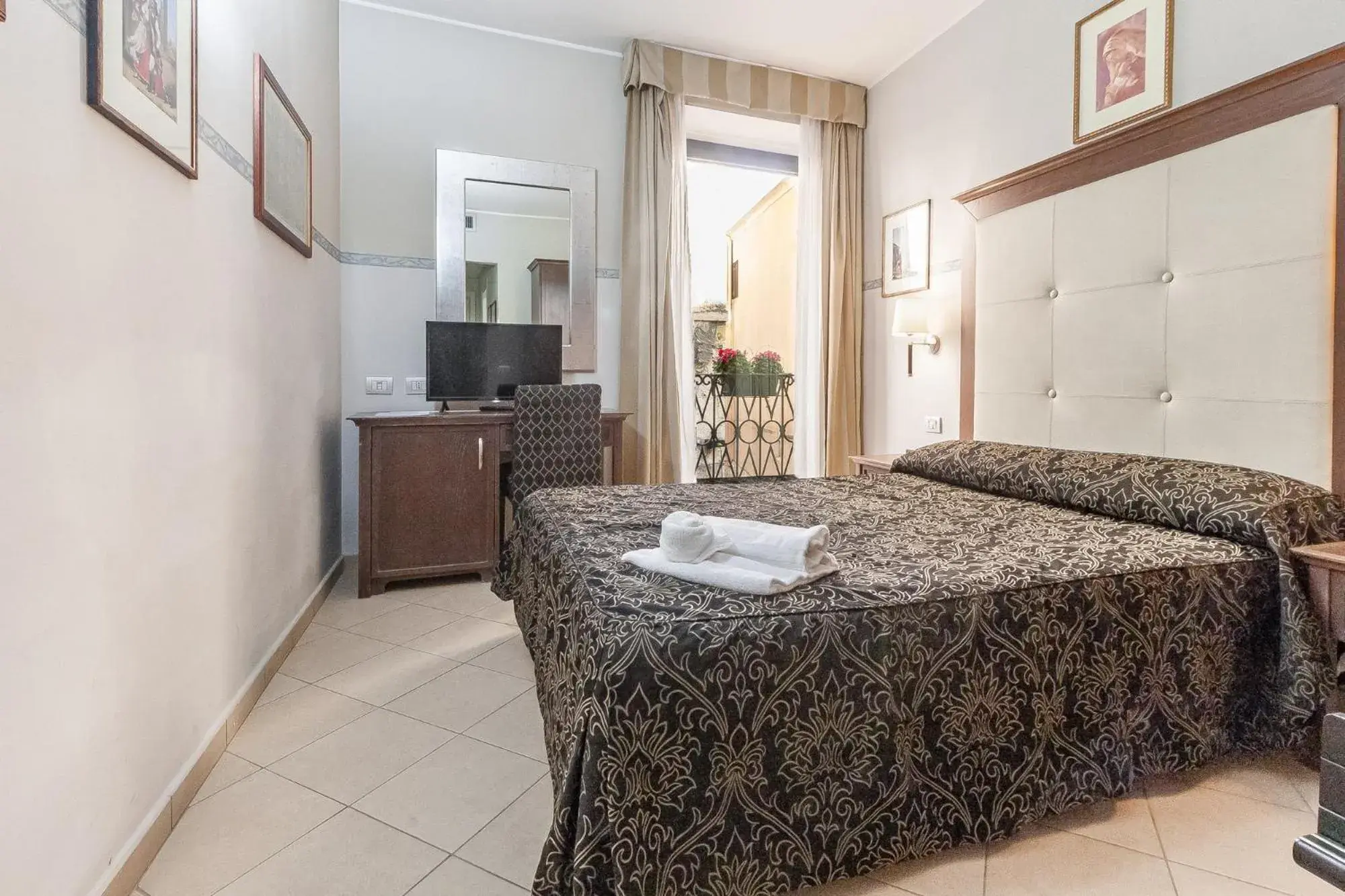 Superior Single Room in Hotel Vittorio Emanuele Superior Single Room in Hotel Vittorio Emanuele