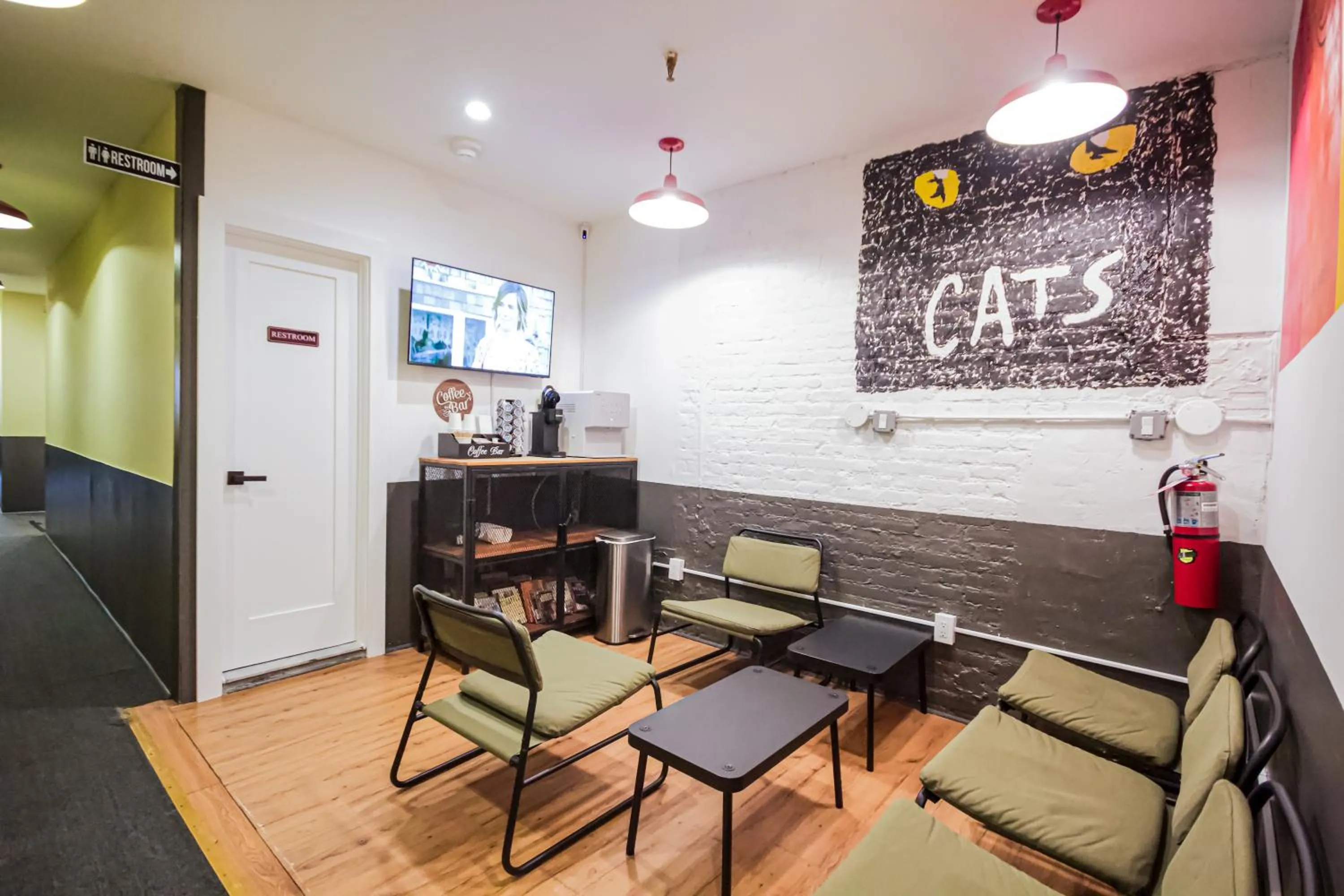 Lounge or bar in JG Times SQ Hotel by JGSTAY