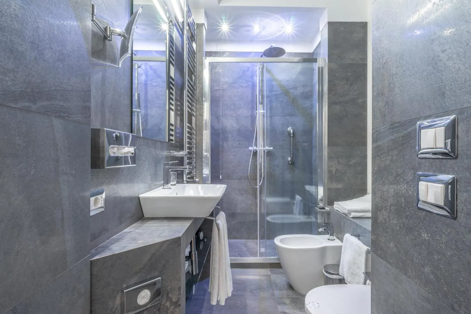 Shower in Internazionale Domus