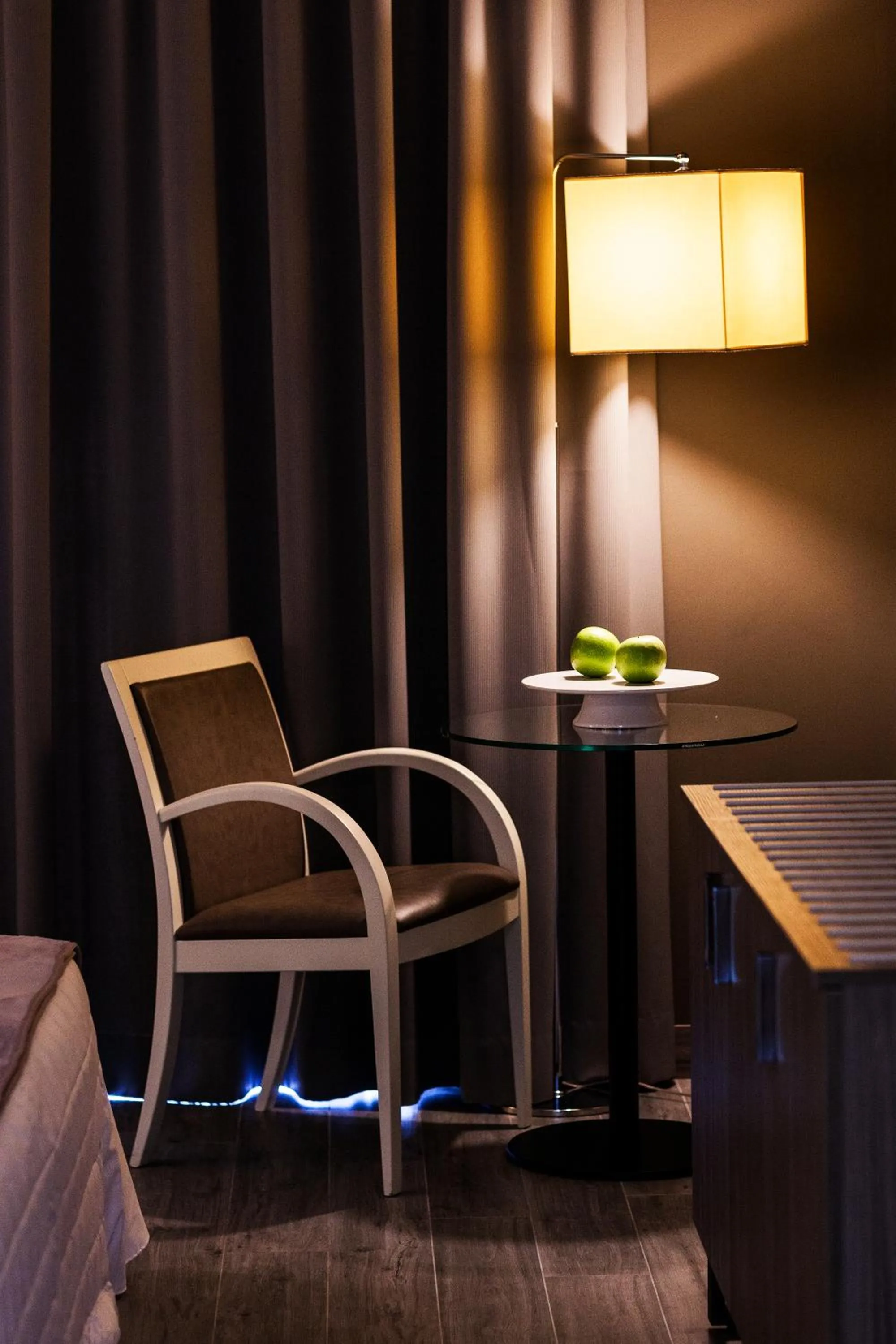 Photo of the whole room in Hotel Desenzano