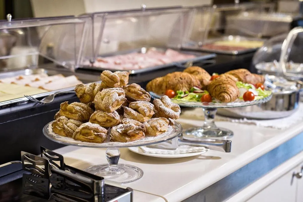 Continental breakfast in Hotel Desenzano