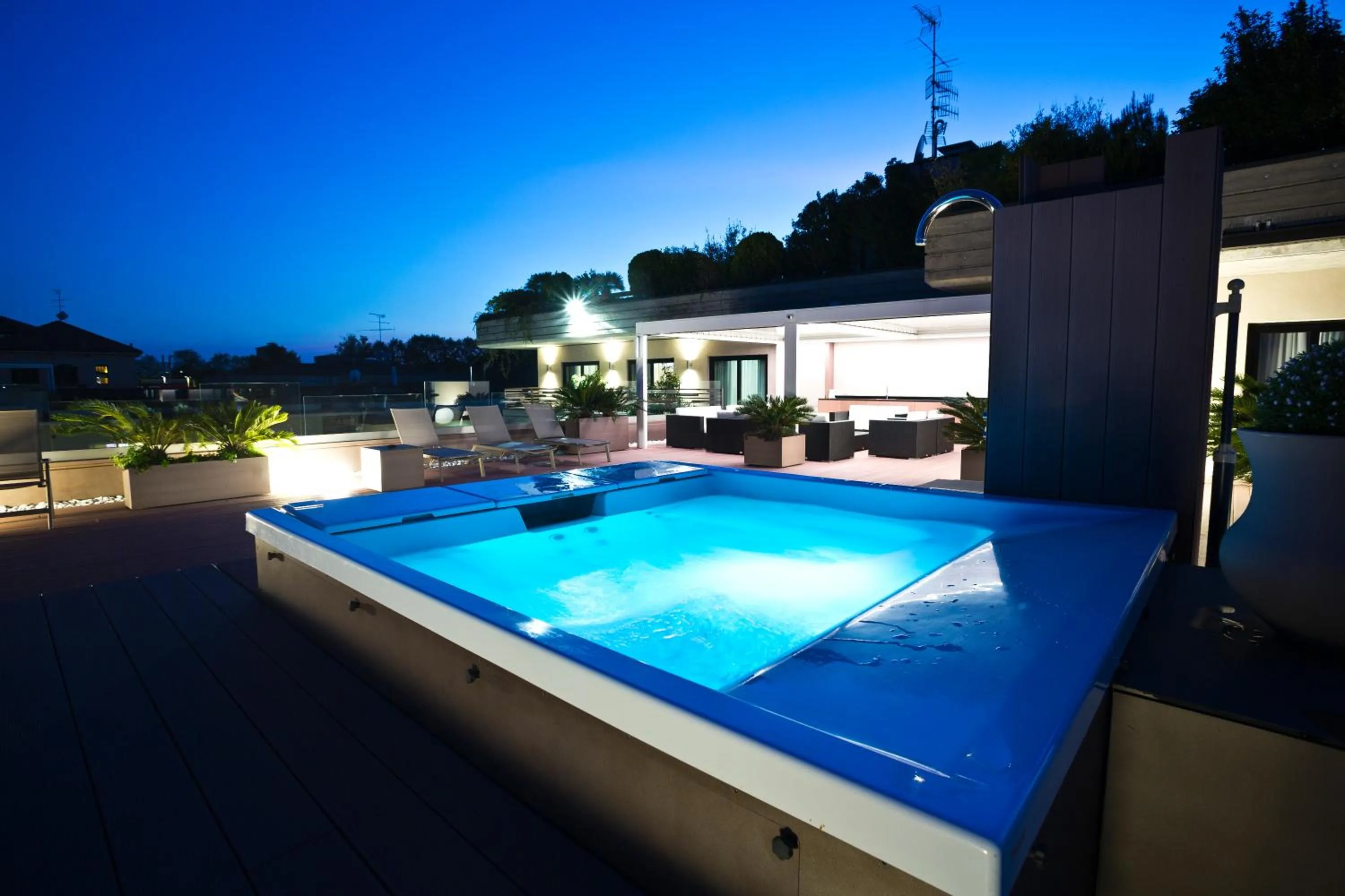 Hot Tub in Hotel Desenzano