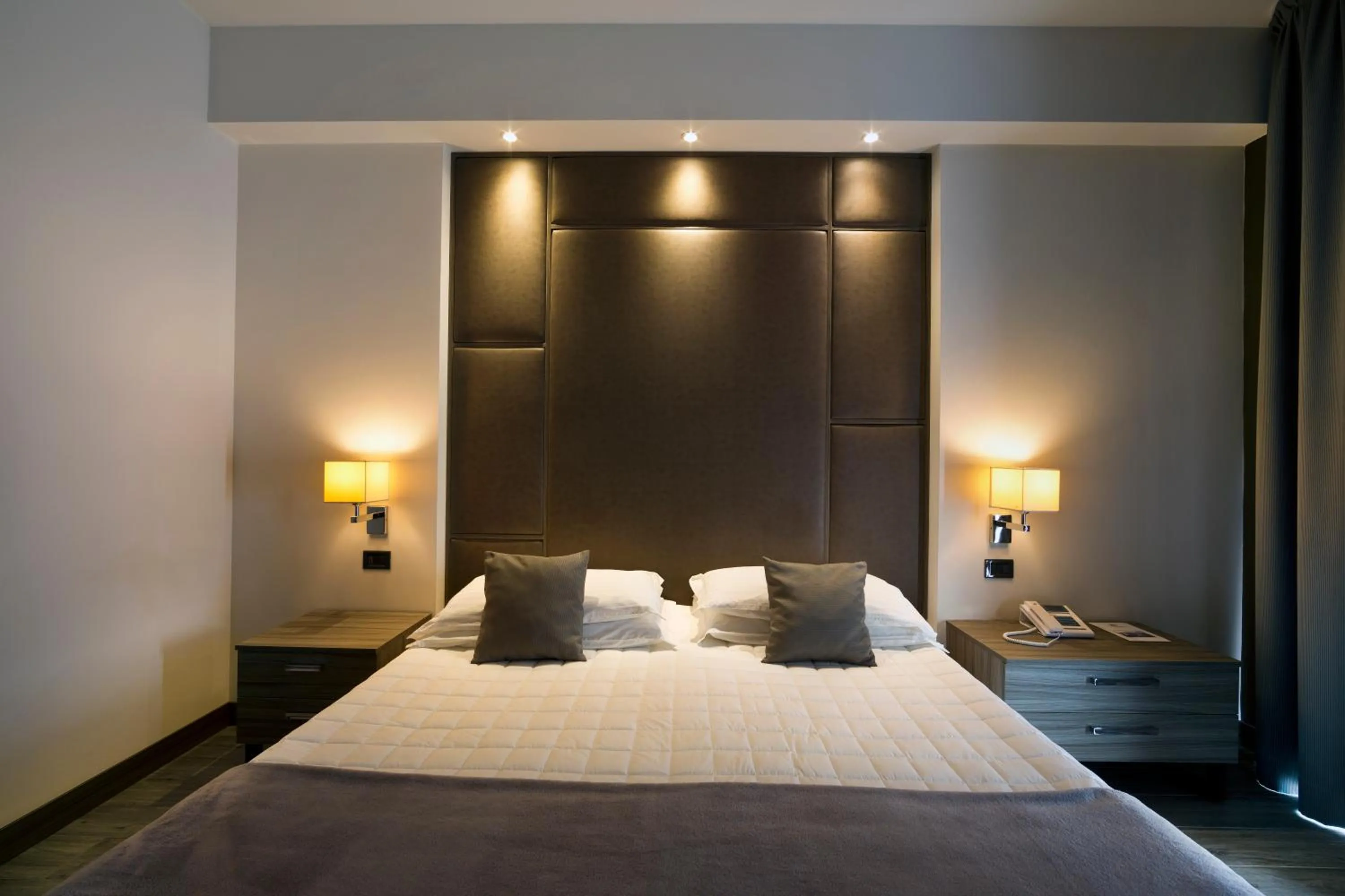 Photo of the whole room, Bed in Hotel Desenzano