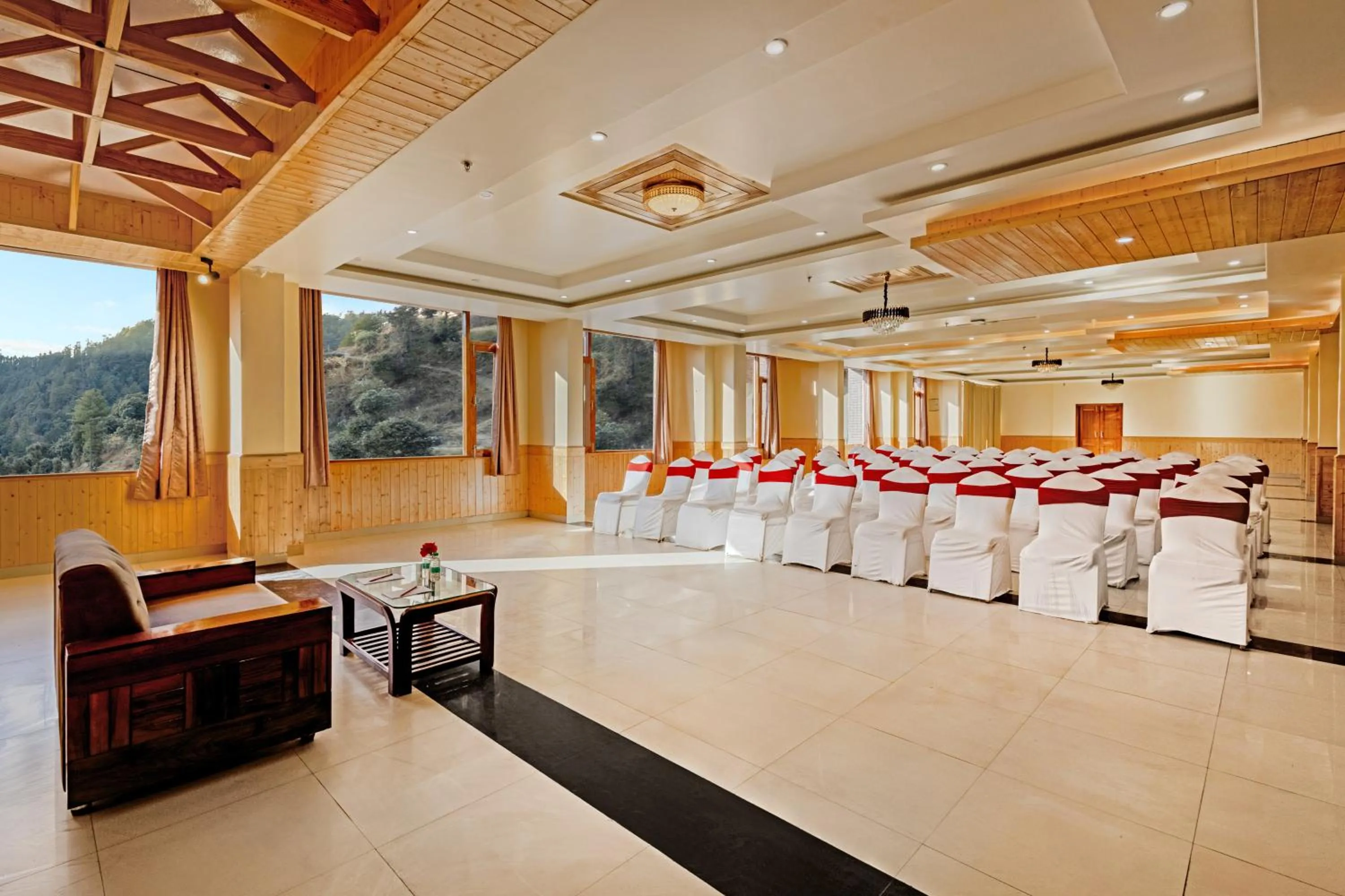Banquet/Function facilities in Sterling Shivalik Chail