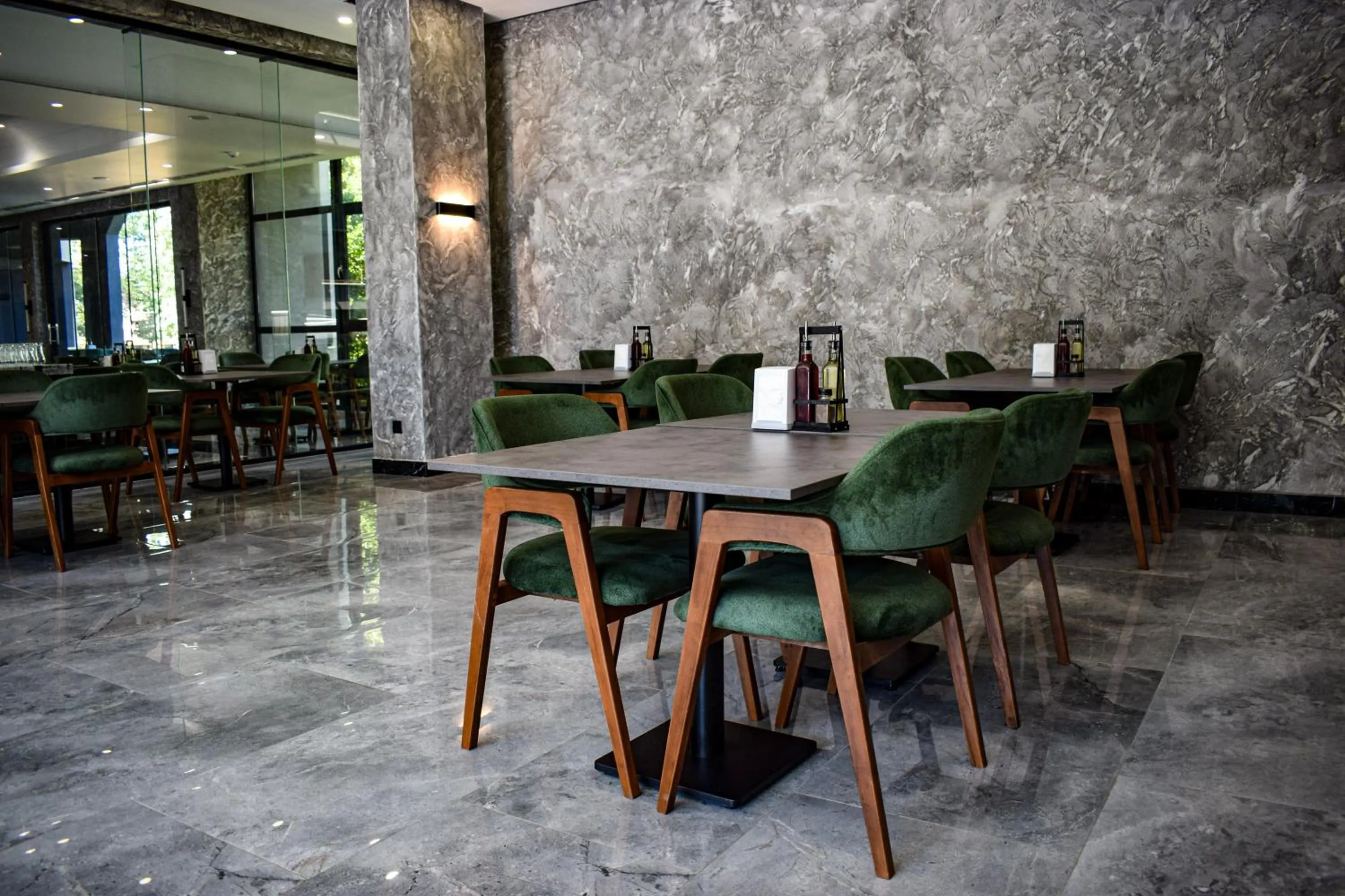 Restaurant/places to eat in Atliman Beach Park Hotel