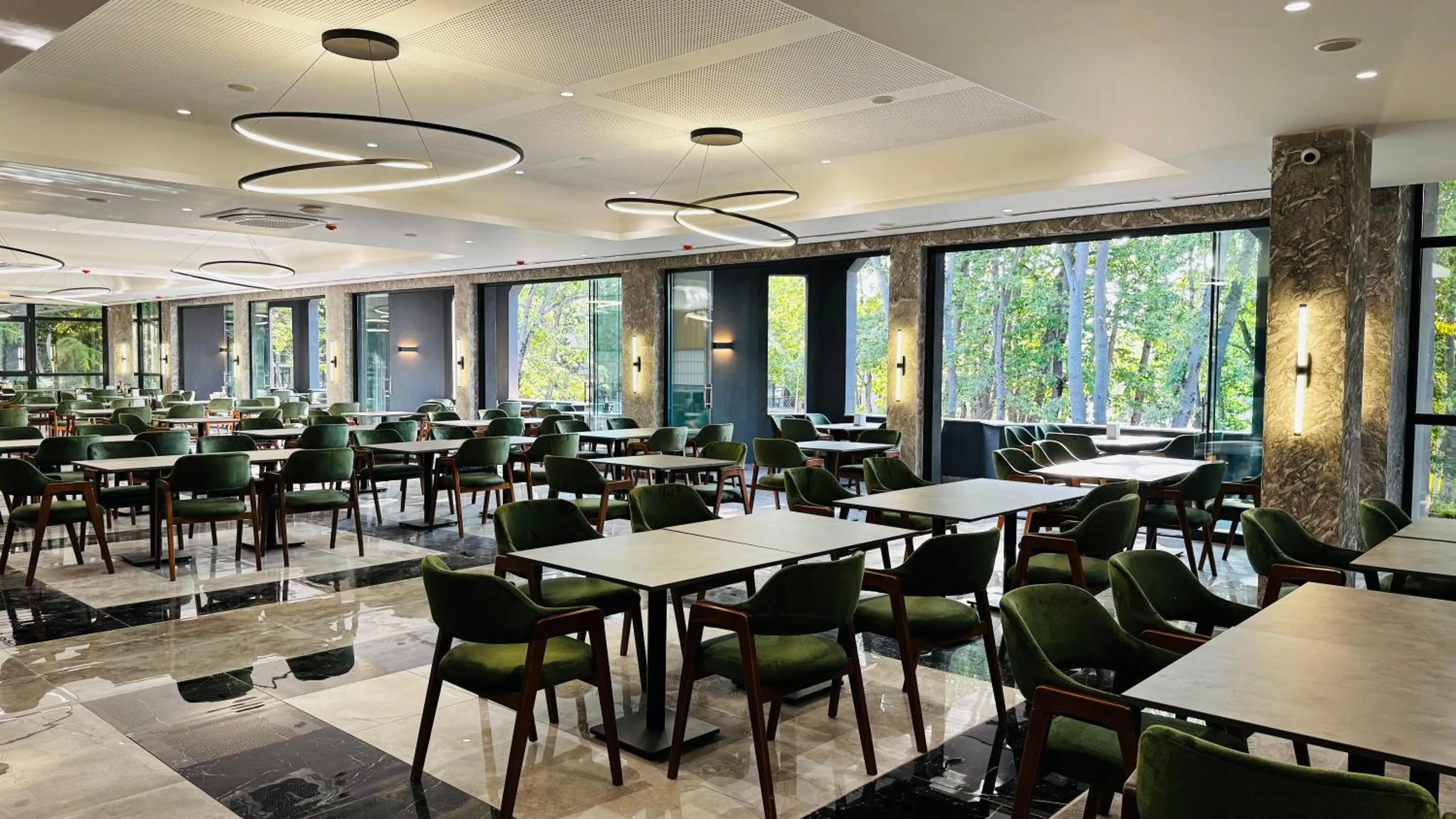 Restaurant/places to eat in Atliman Beach Park Hotel