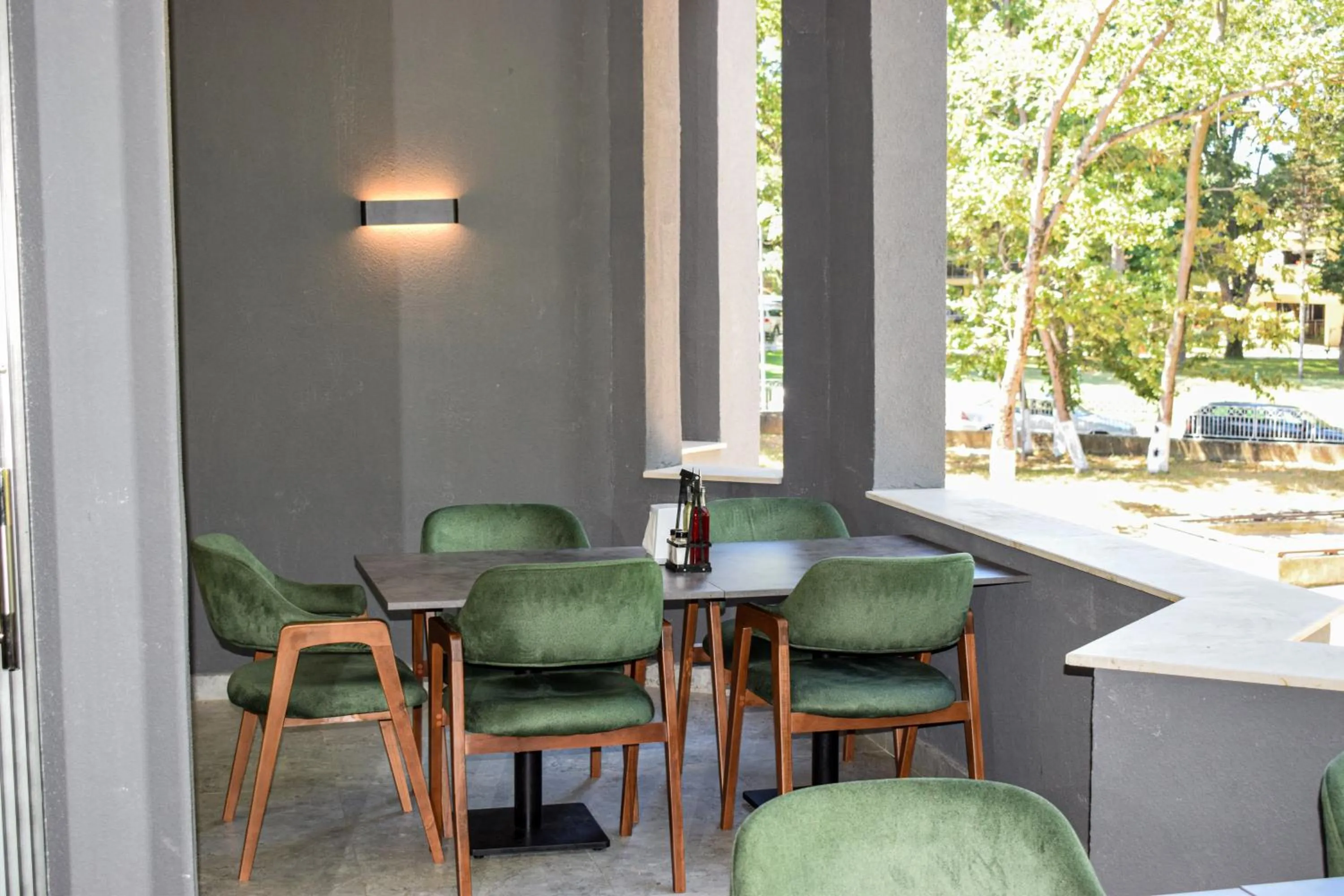 Restaurant/places to eat in Atliman Beach Park Hotel