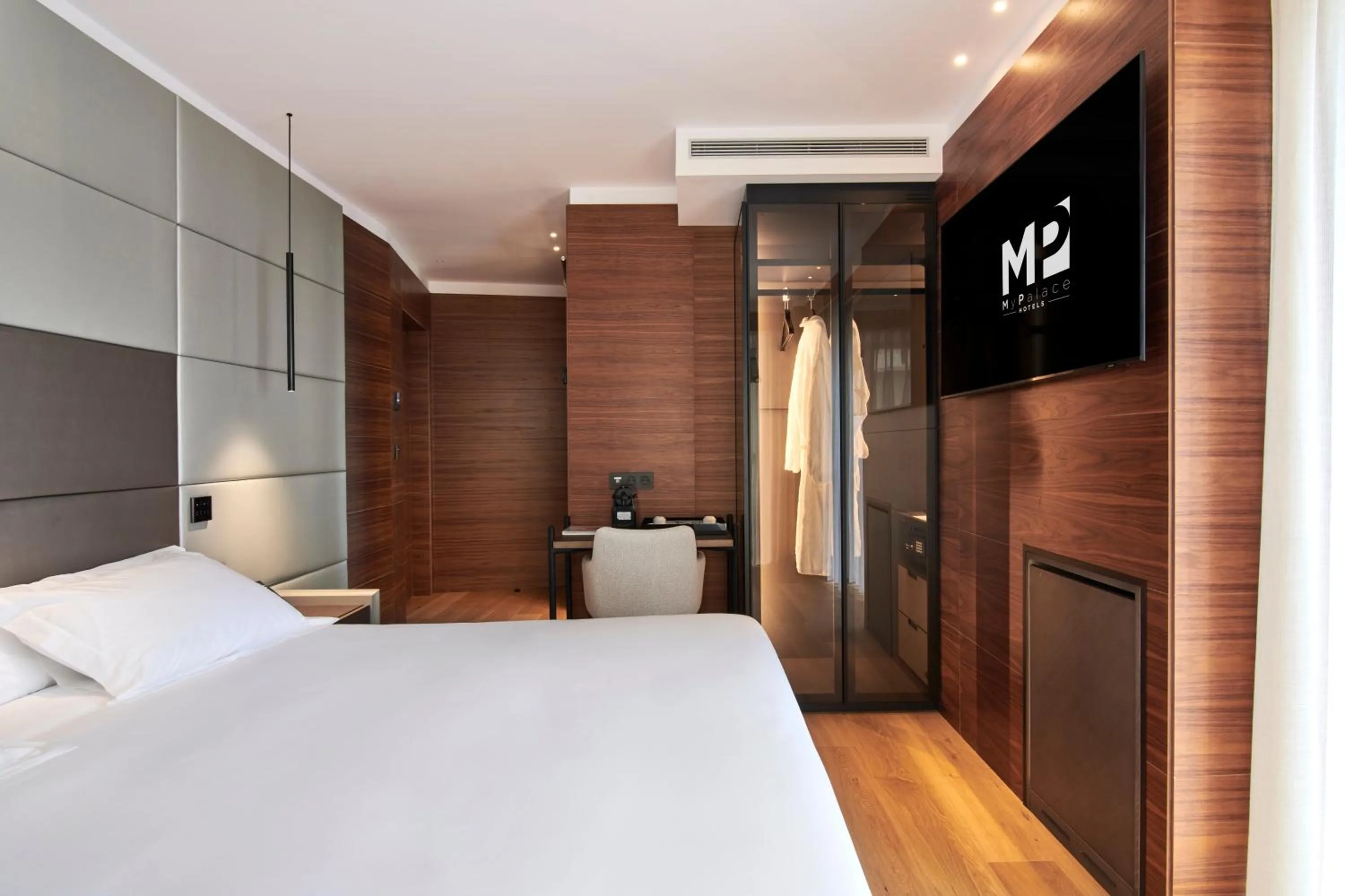 Bedroom, Bed in Hotel MyPalace León