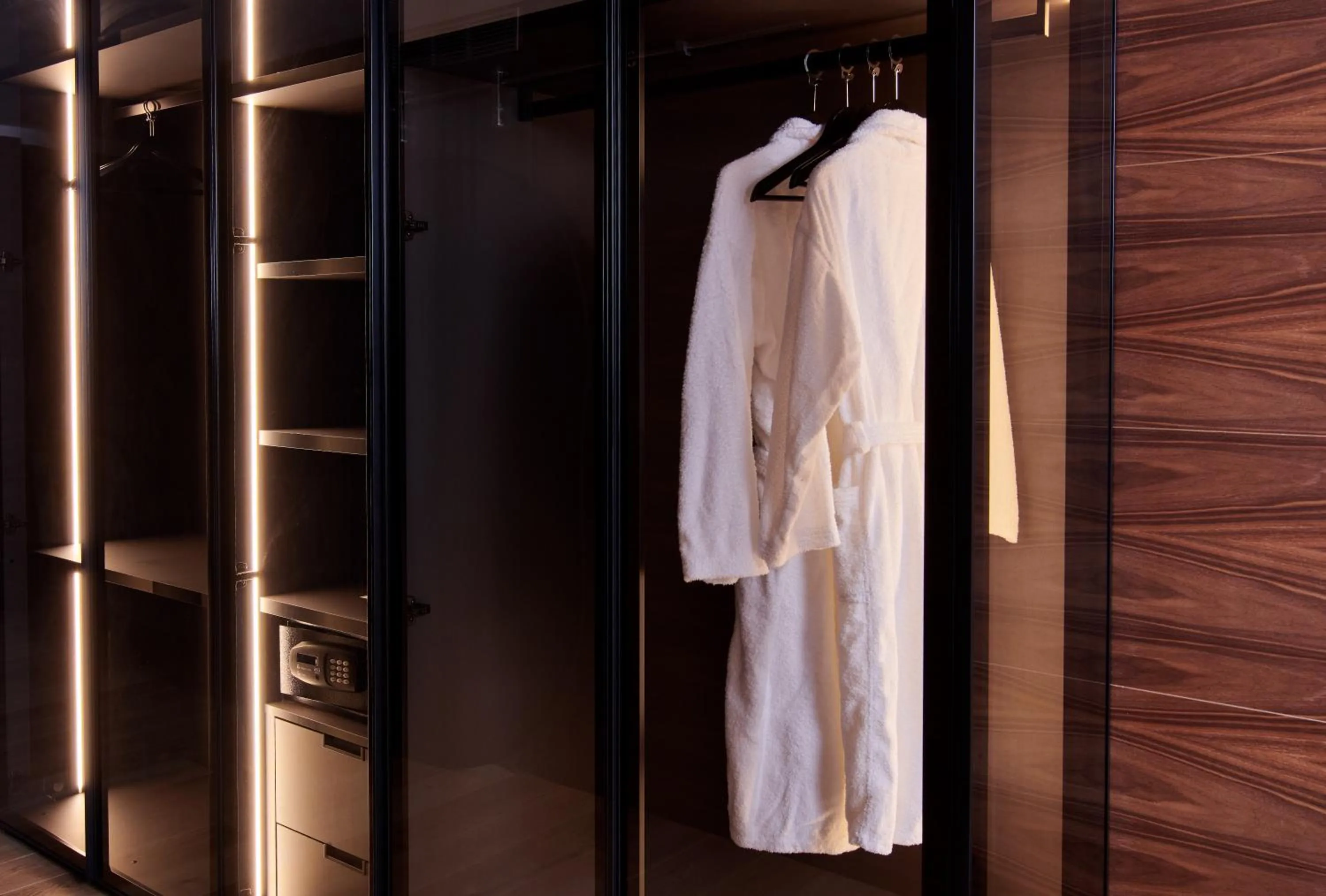 wardrobe in Hotel MyPalace León
