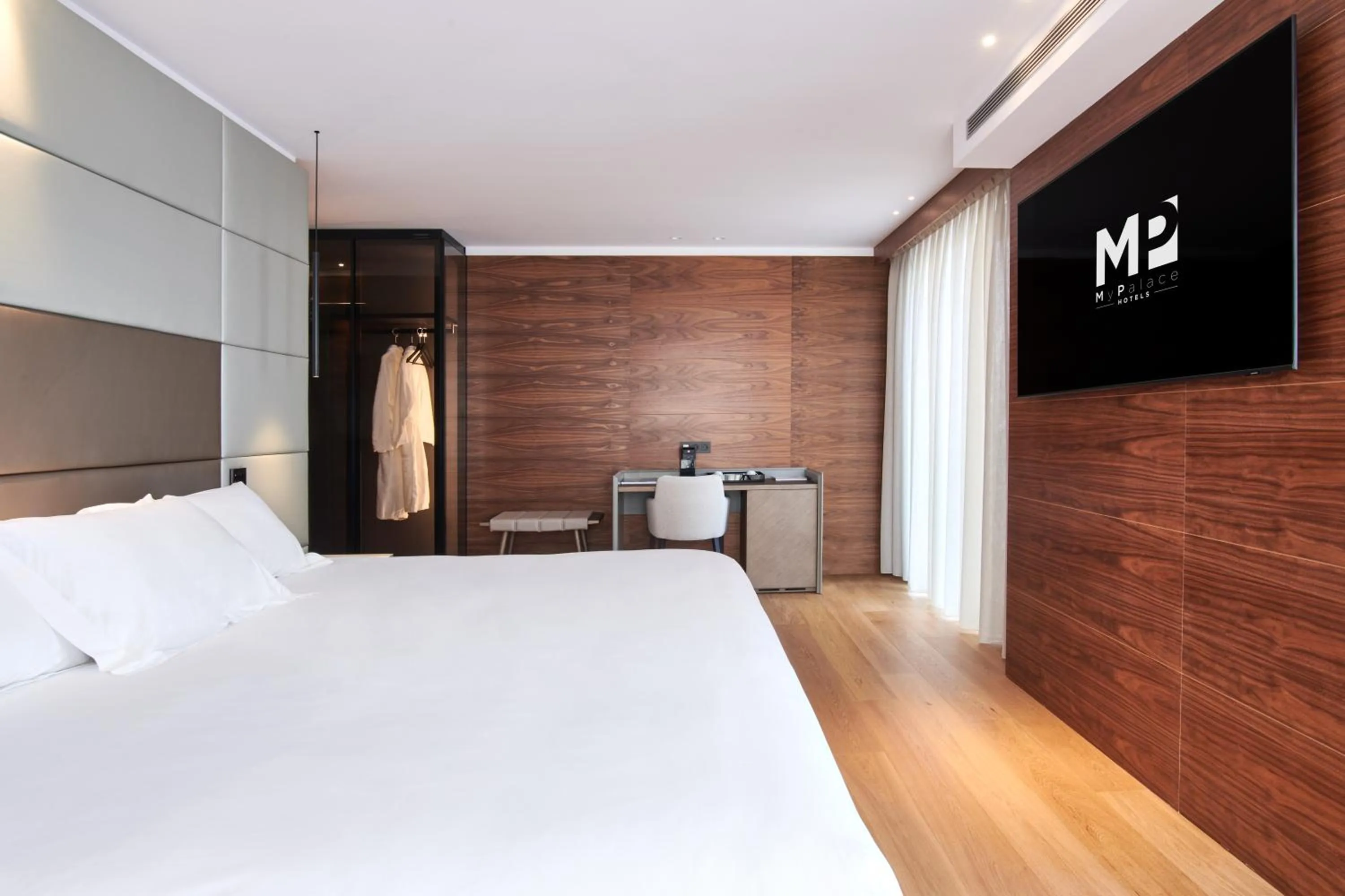 Bedroom, Bed in Hotel MyPalace León