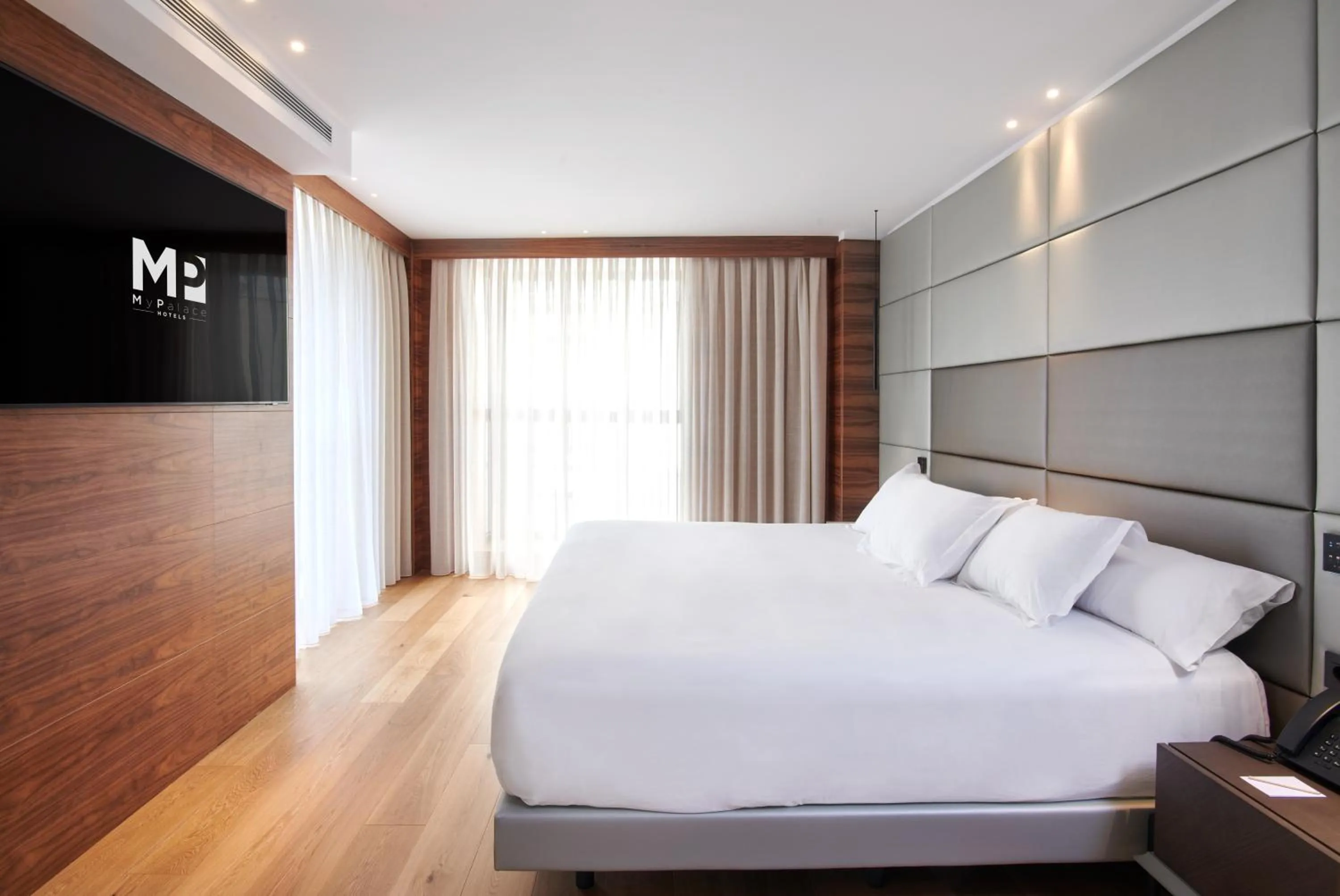 Bedroom, Bed in Hotel MyPalace León